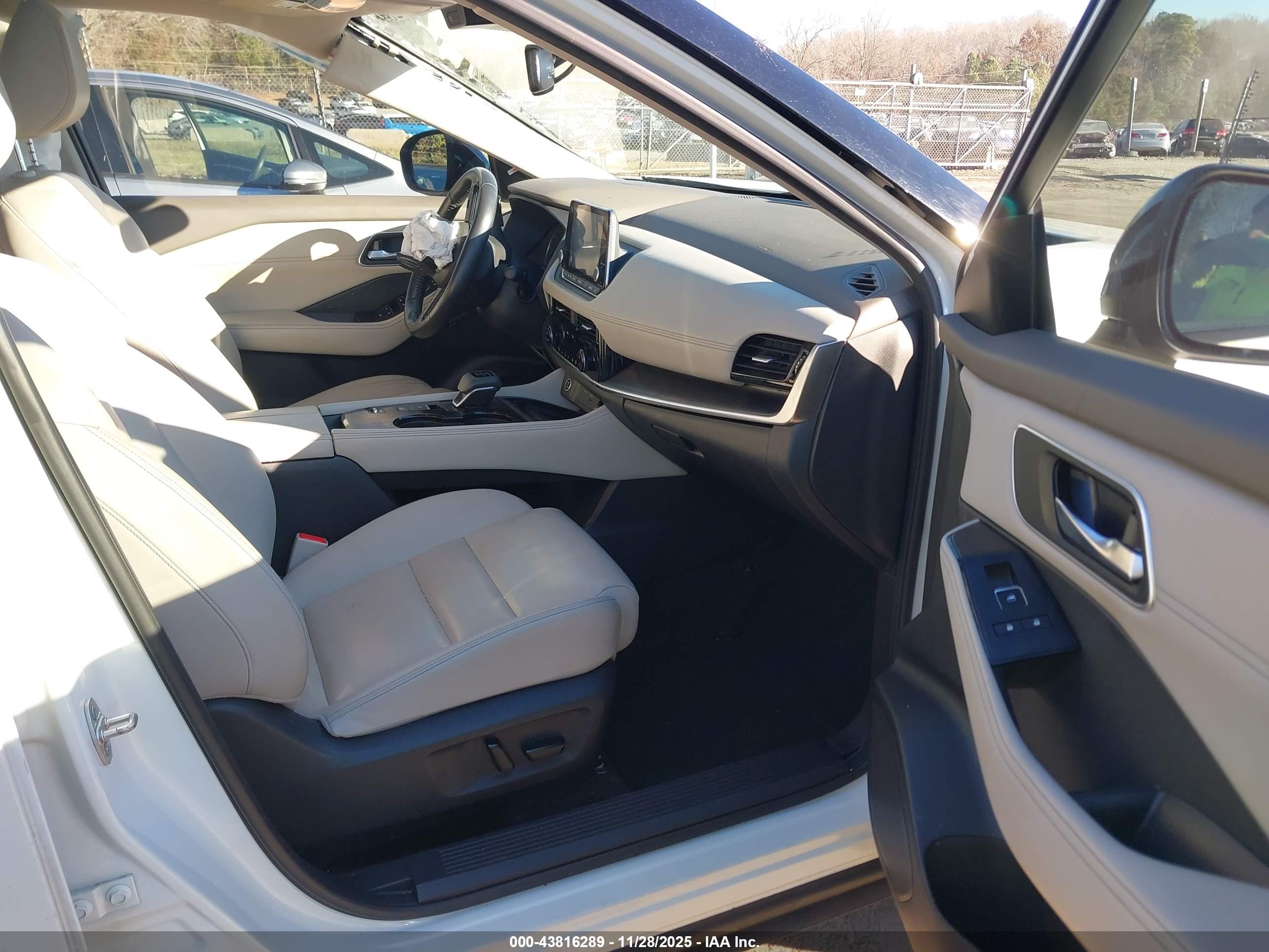 NISSAN ROGUE image 5