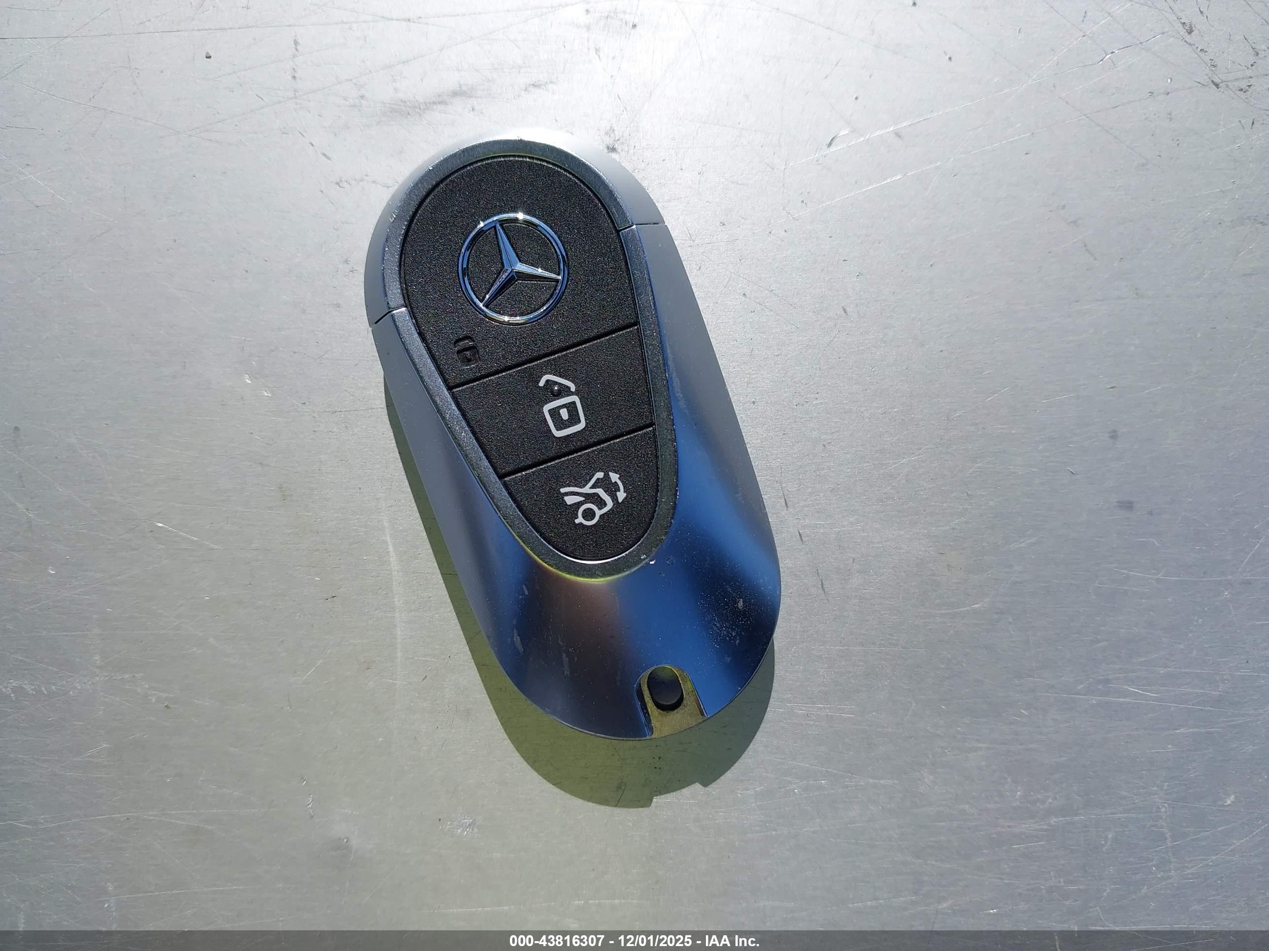 MERCEDES-BENZ GLC image 11