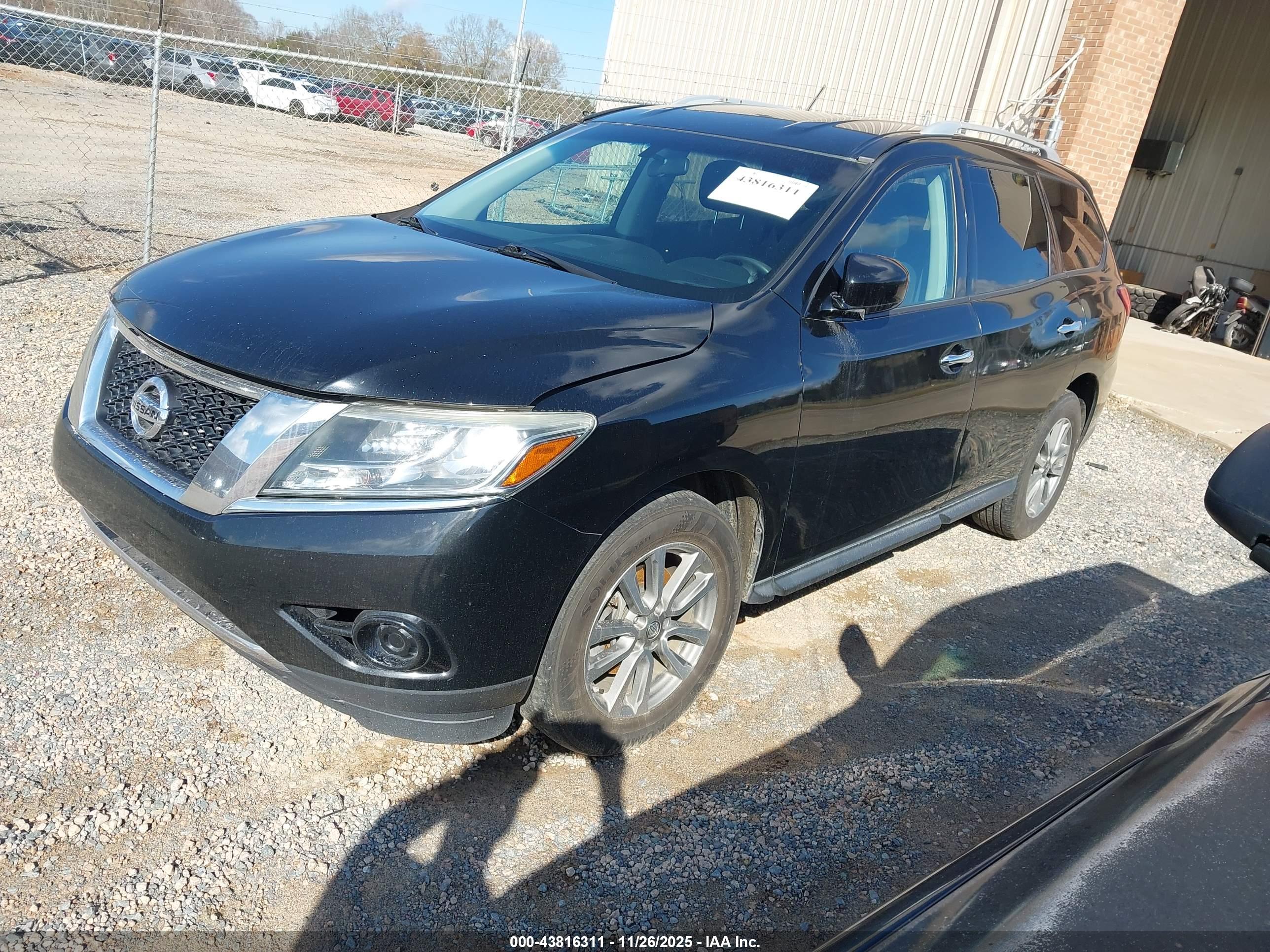NISSAN PATHFINDER image 2