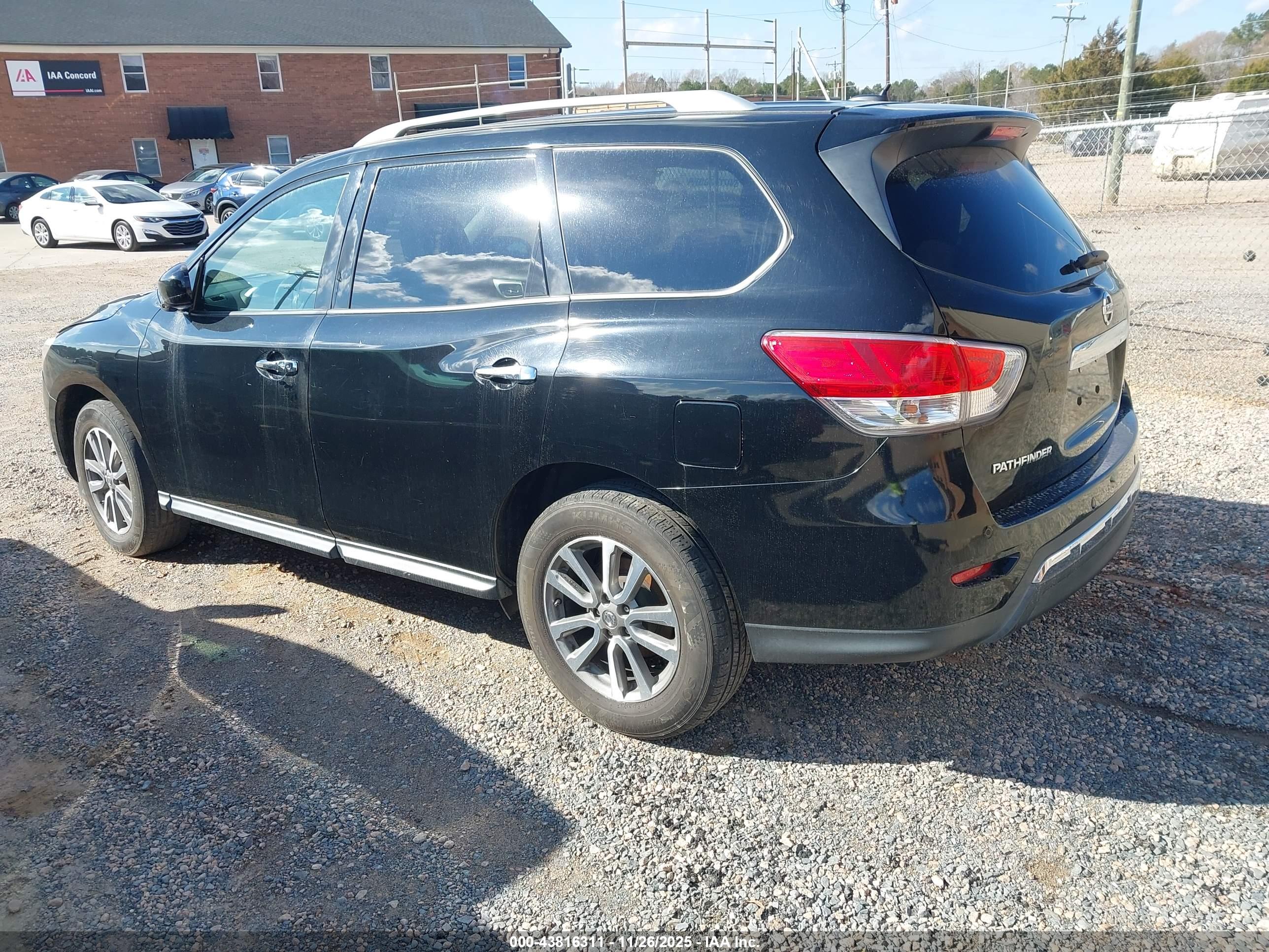 NISSAN PATHFINDER image 3