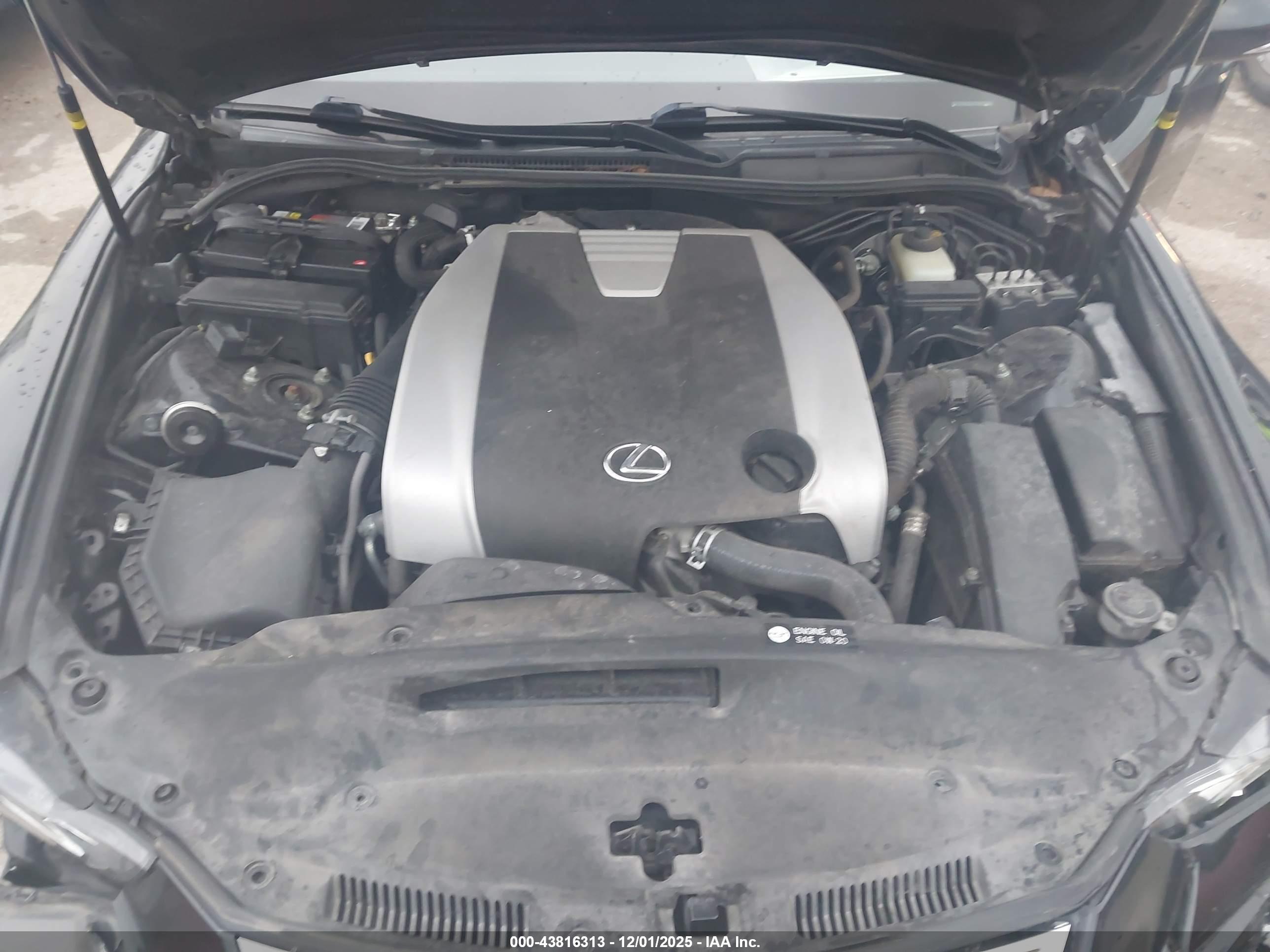 LEXUS IS image 10