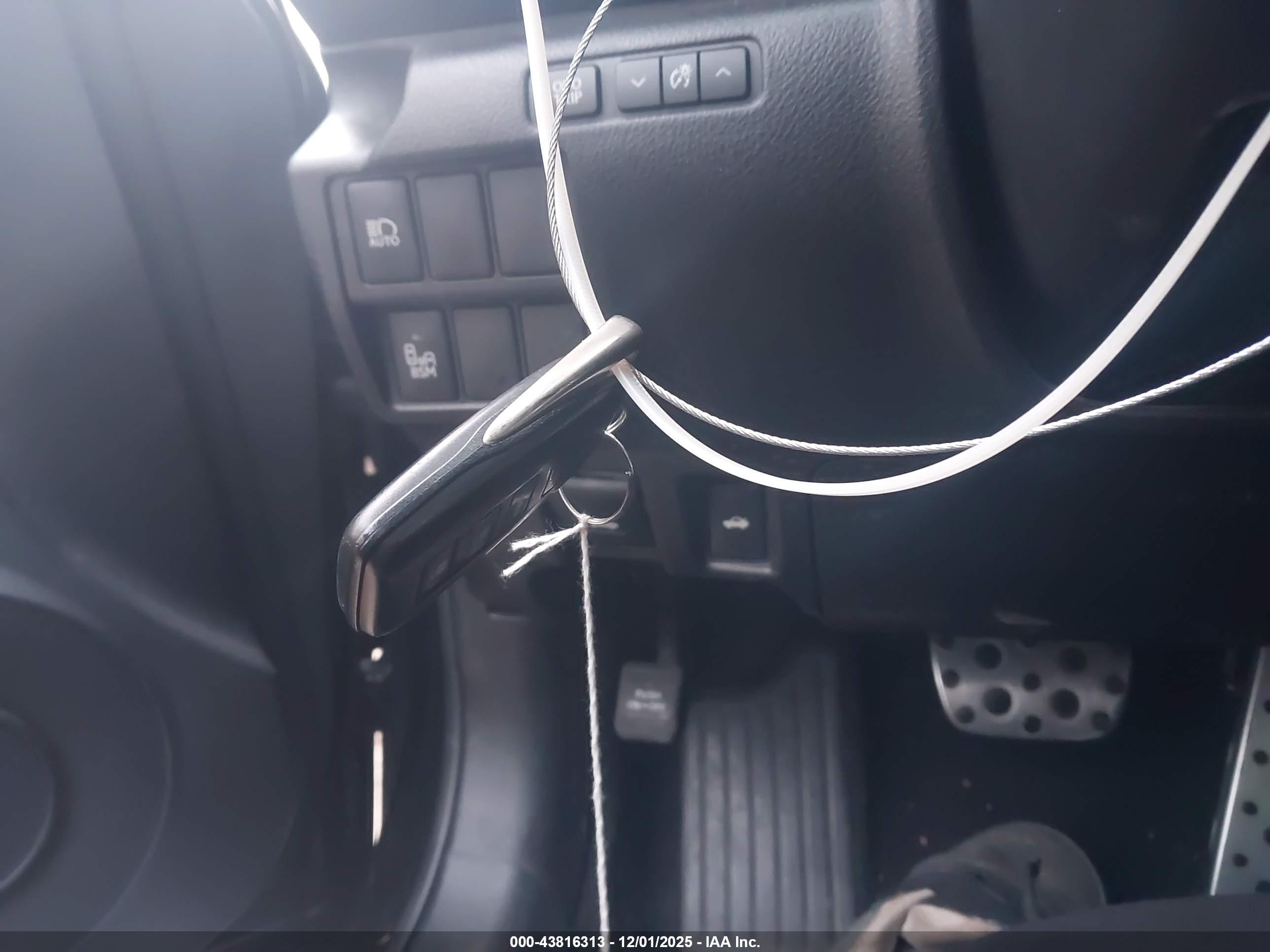 LEXUS IS image 11