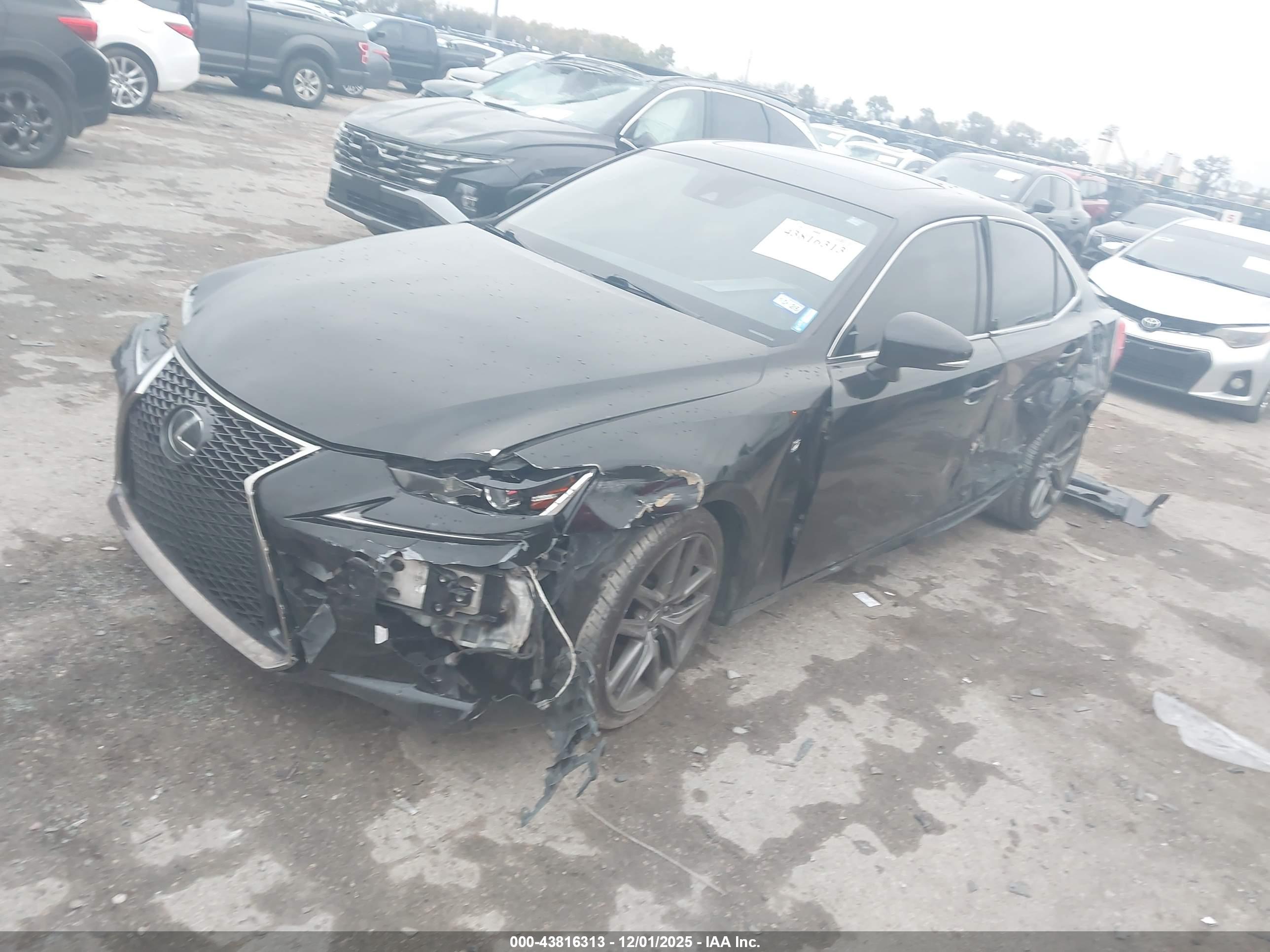 LEXUS IS image 2