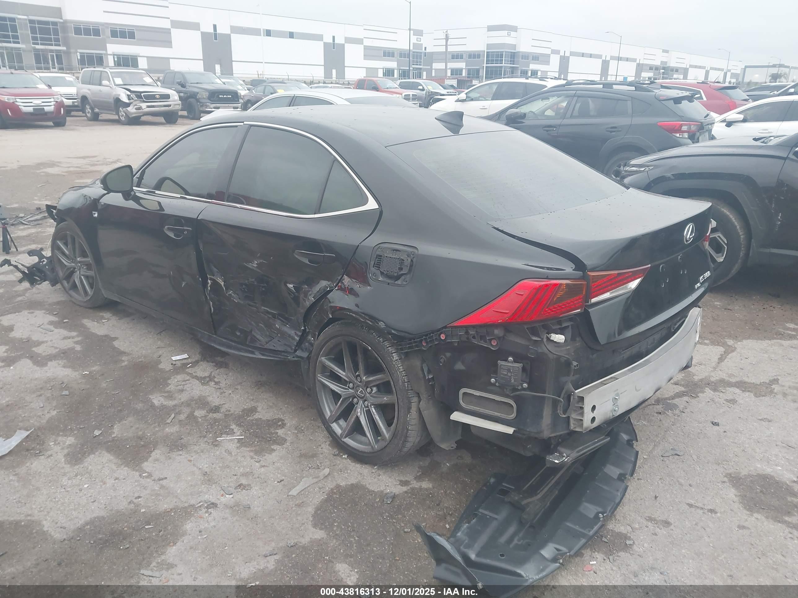LEXUS IS image 3