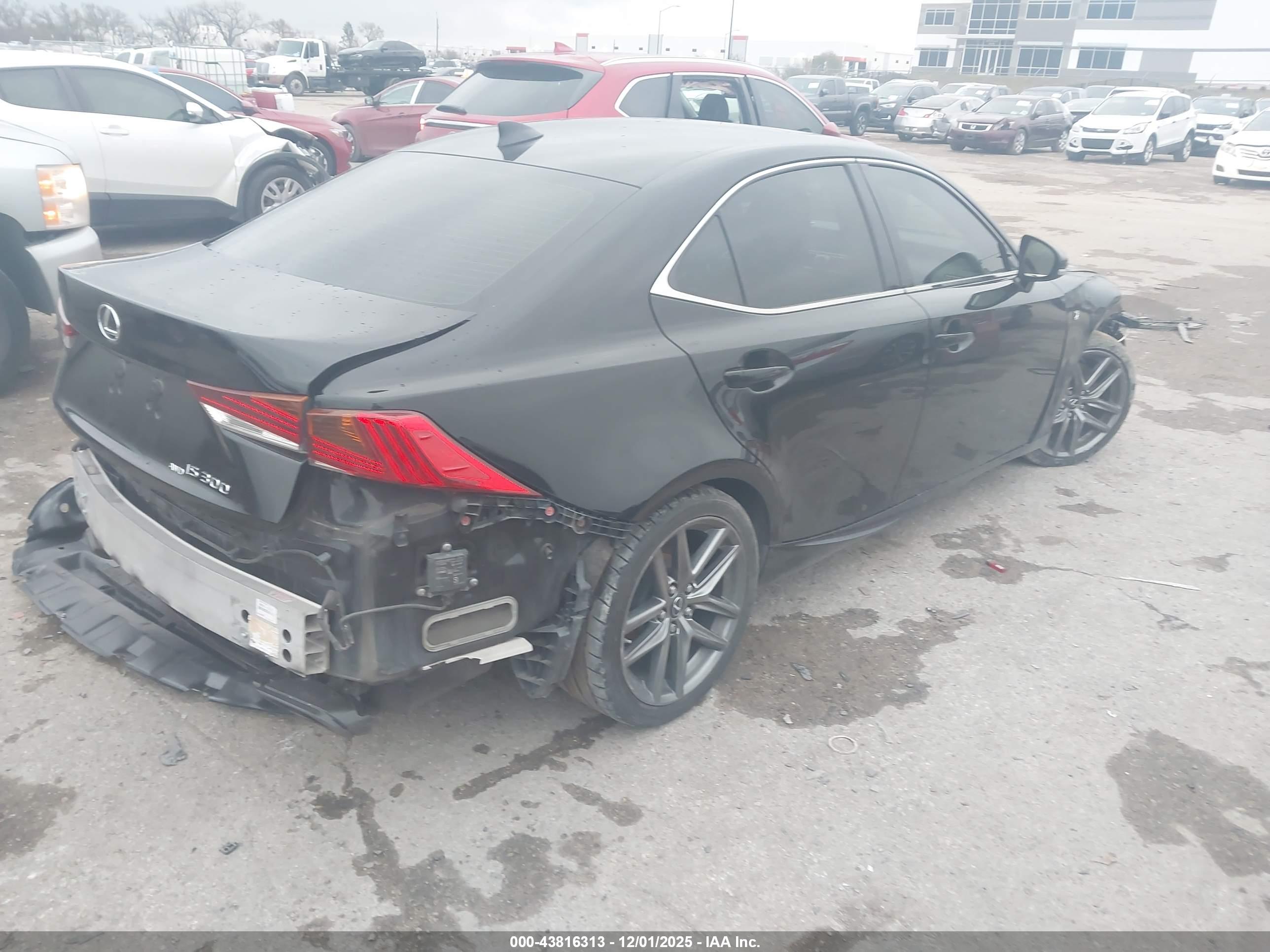 LEXUS IS image 4