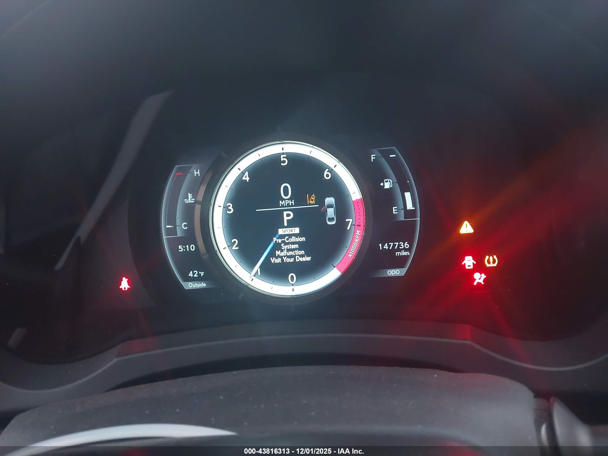 LEXUS IS image 7