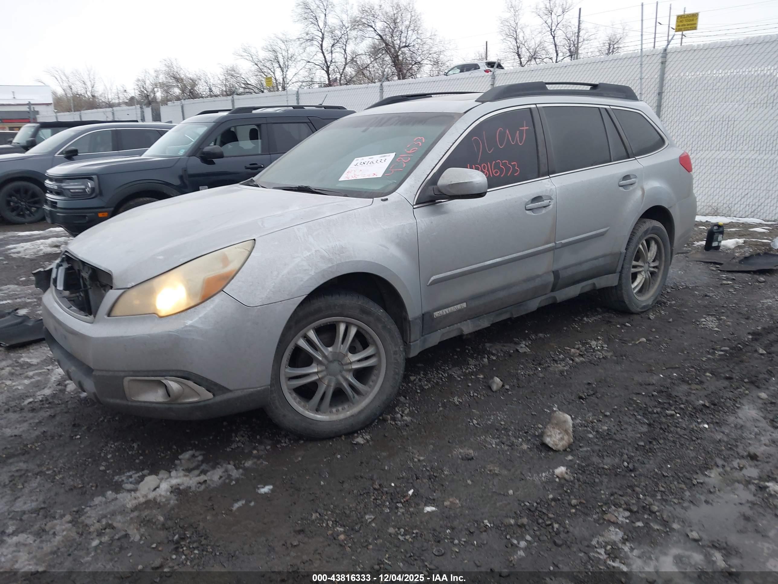 SUBARU OUTBACK image 2