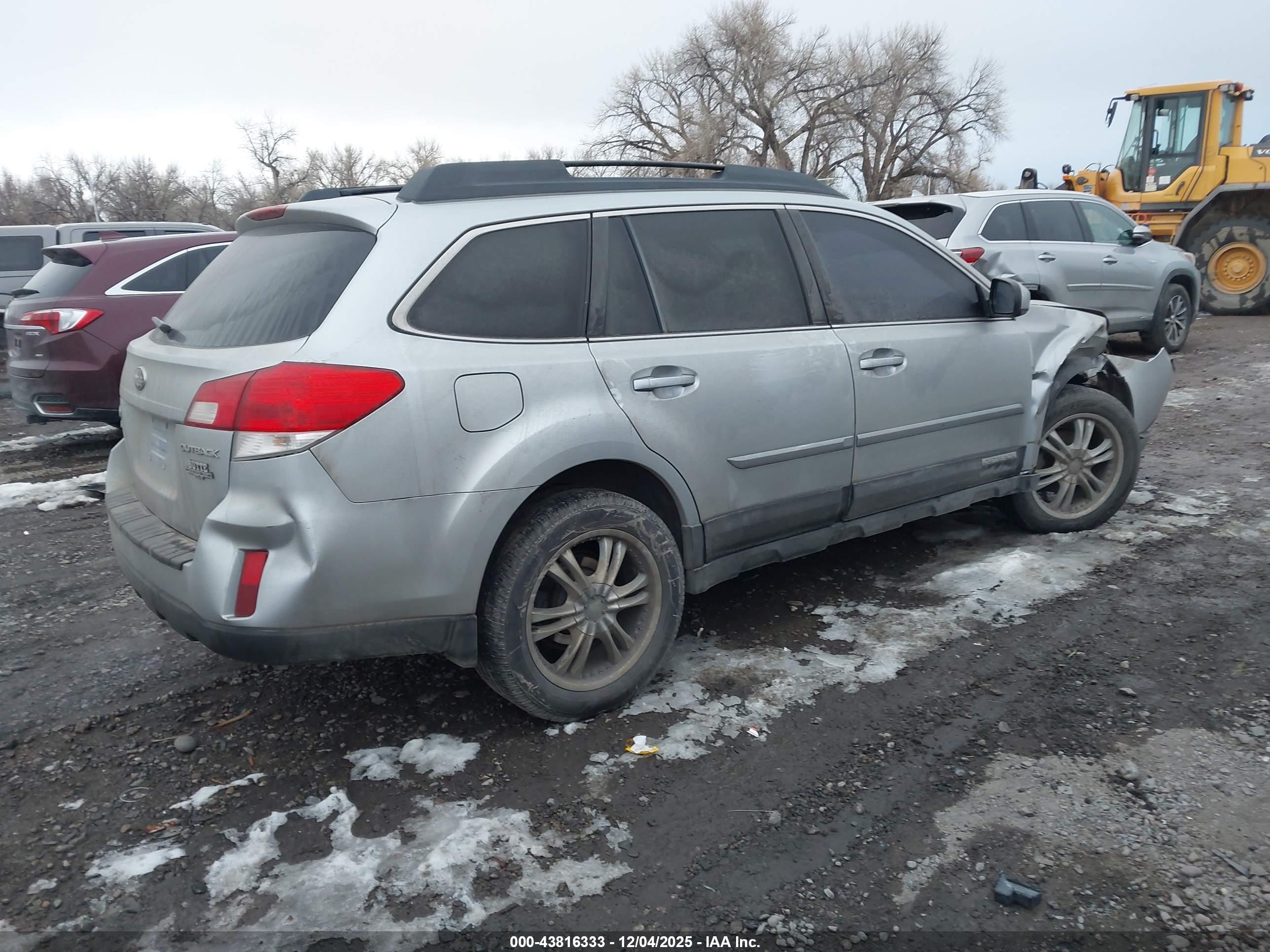 SUBARU OUTBACK image 4