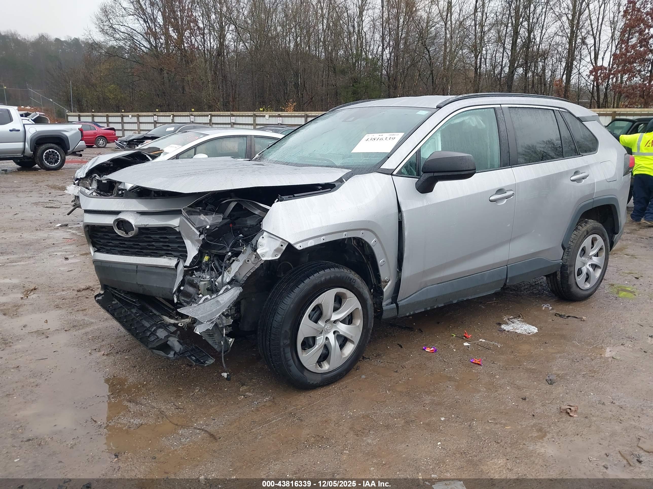 TOYOTA RAV4 image 2