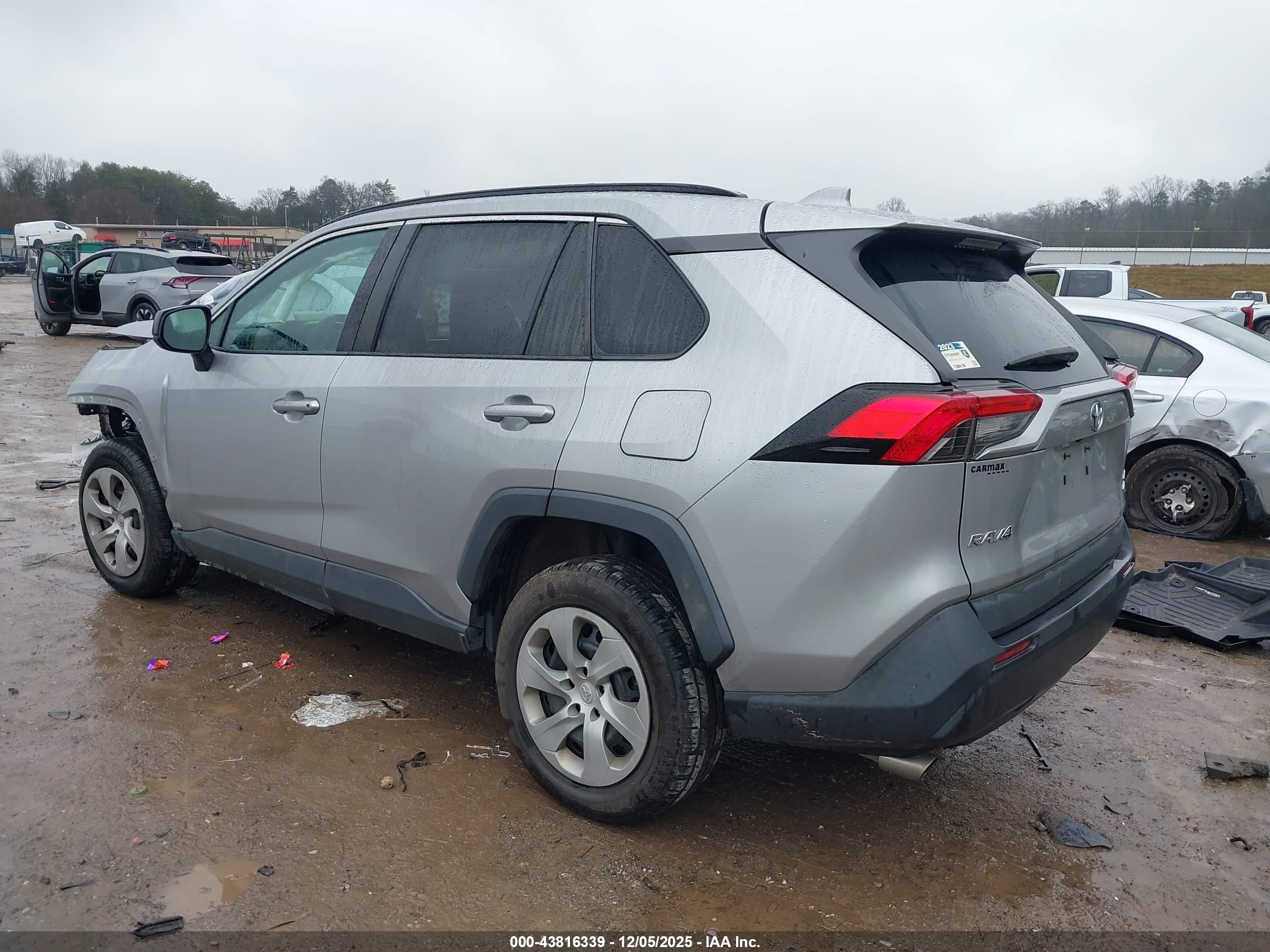 TOYOTA RAV4 image 3