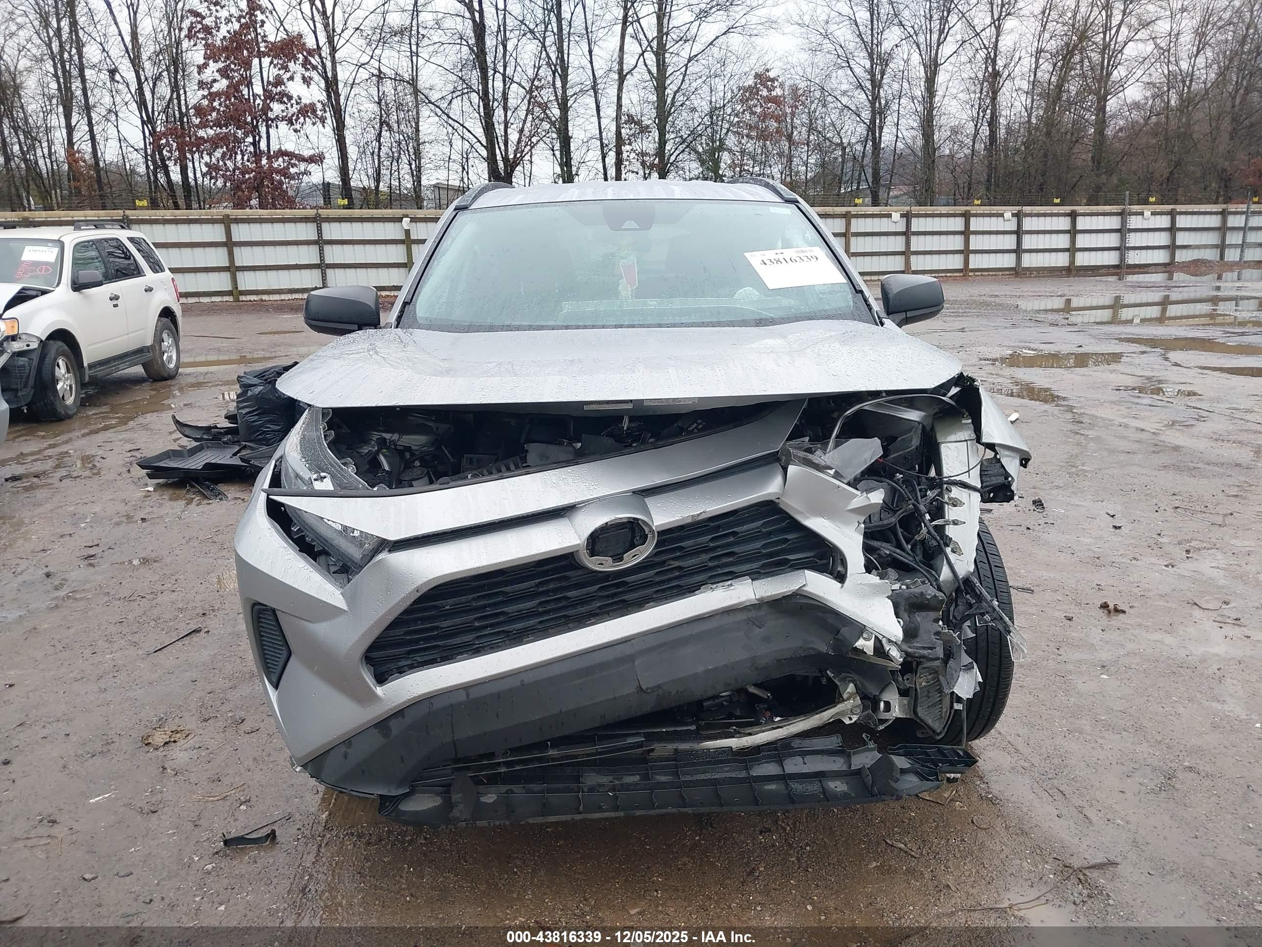 TOYOTA RAV4 image 6