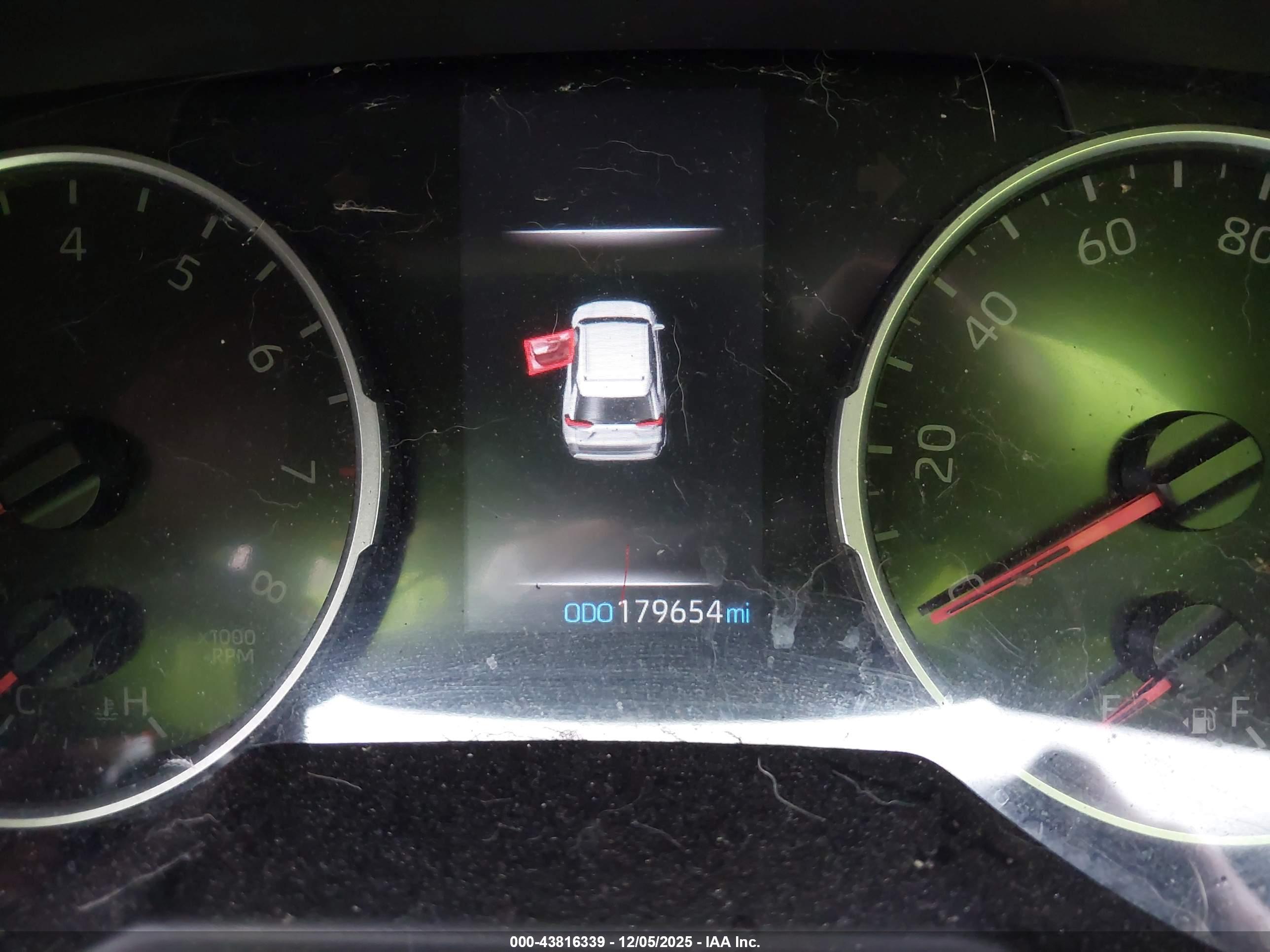 TOYOTA RAV4 image 7