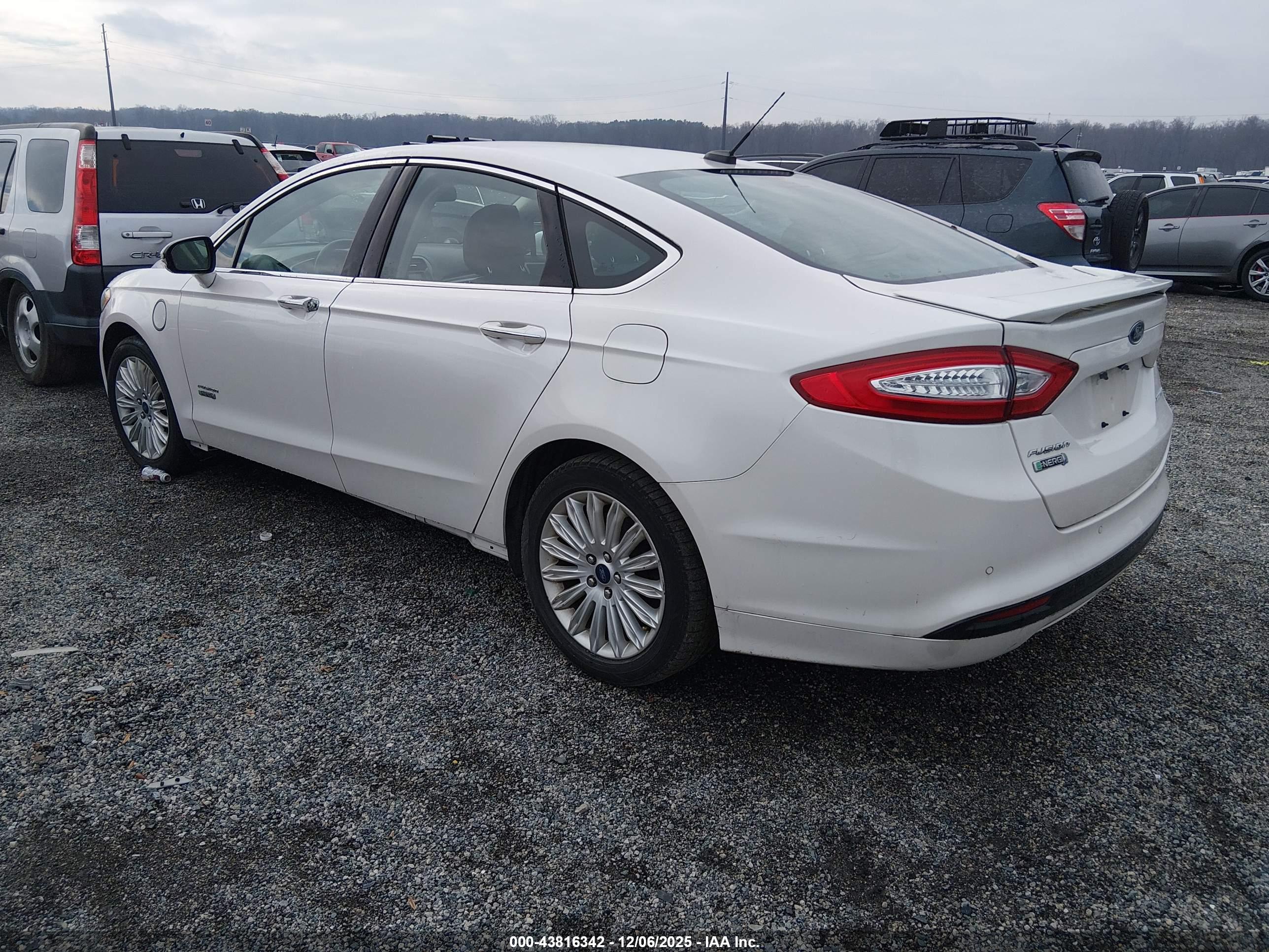 FORD FUSION image 3