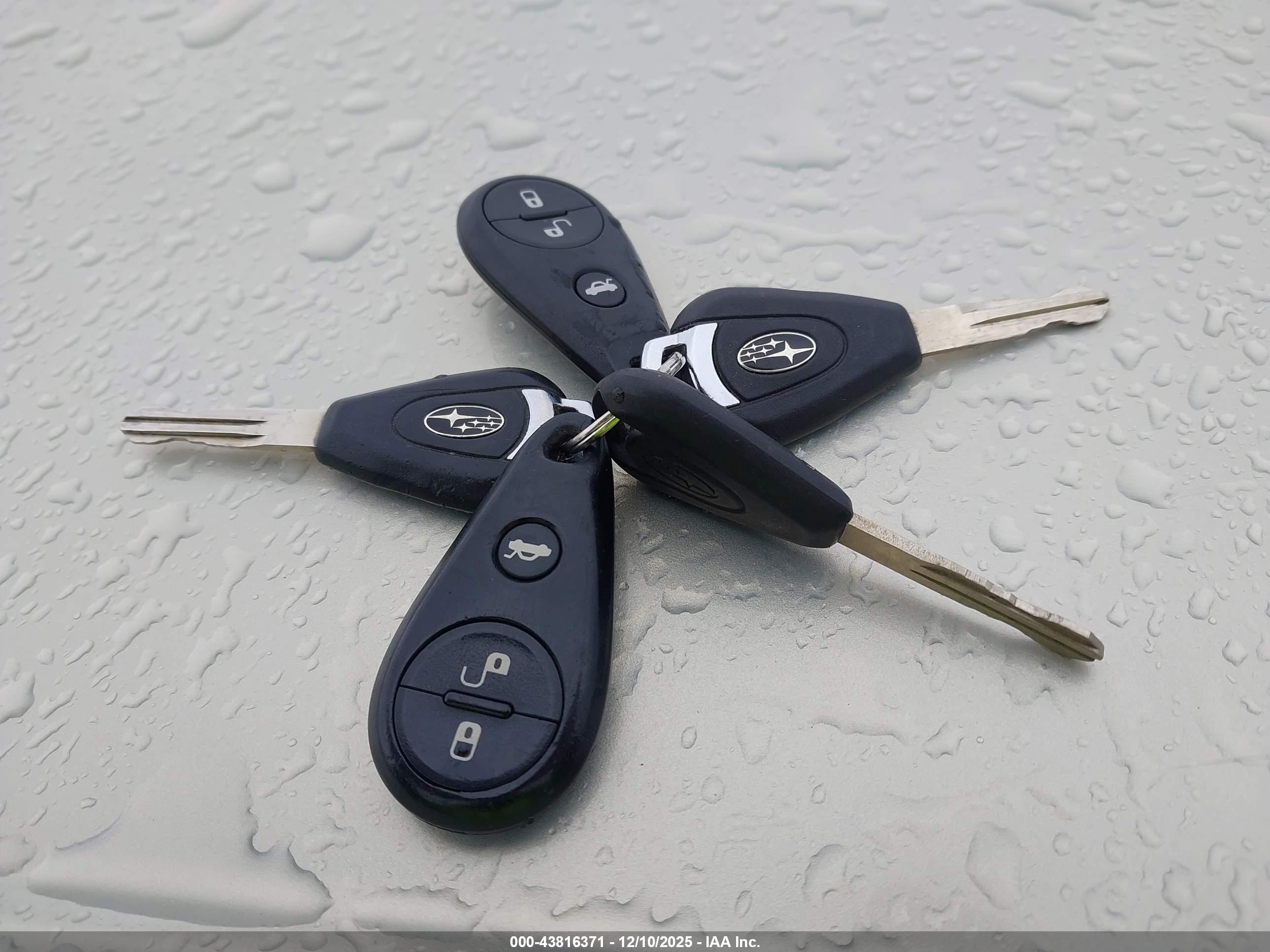 SUBARU OUTBACK image 11