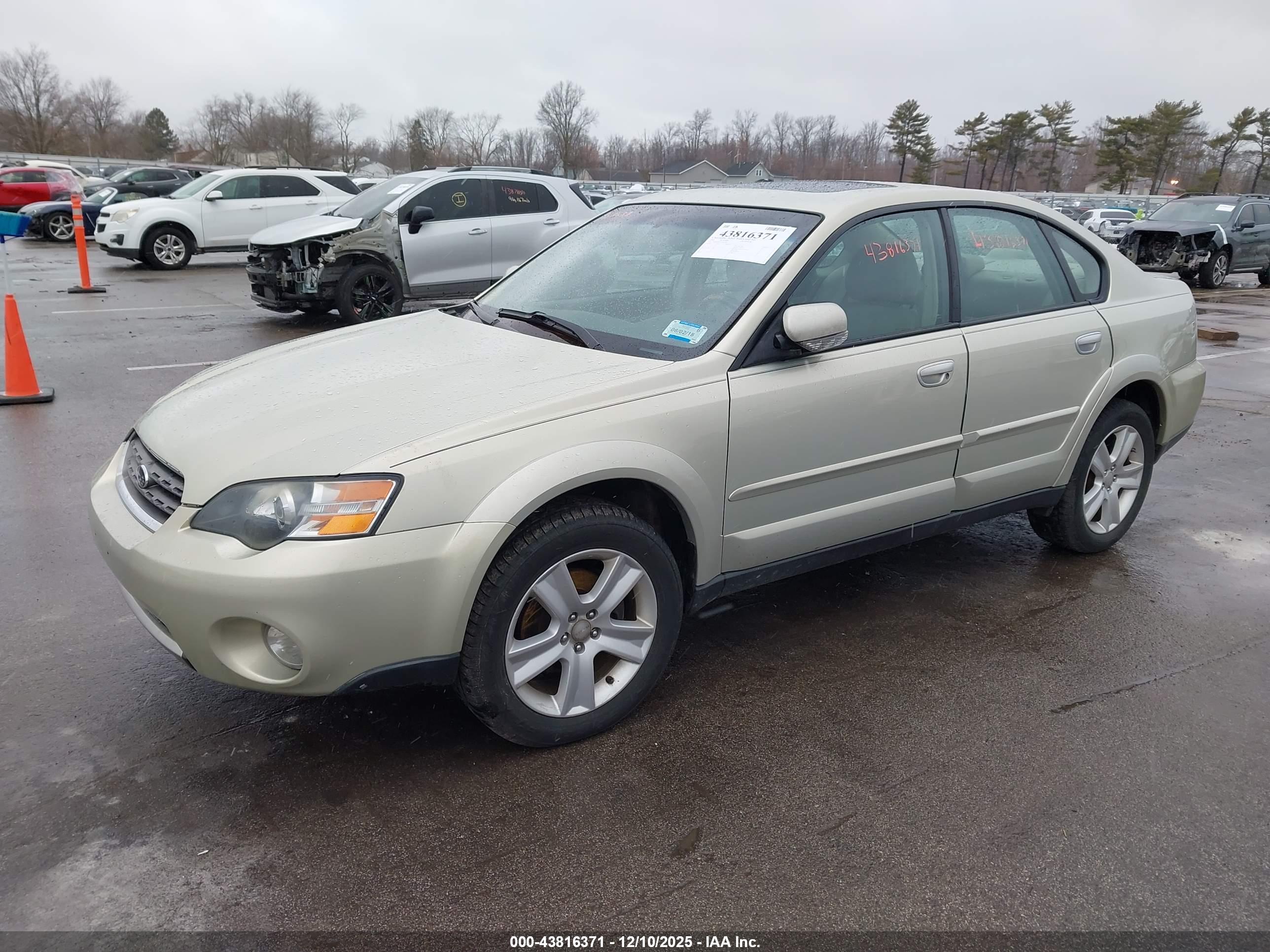SUBARU OUTBACK image 2