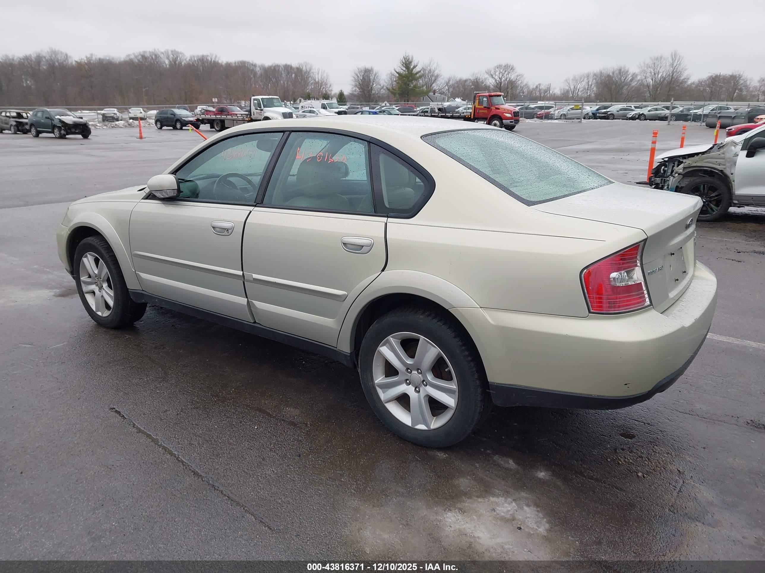 SUBARU OUTBACK image 3