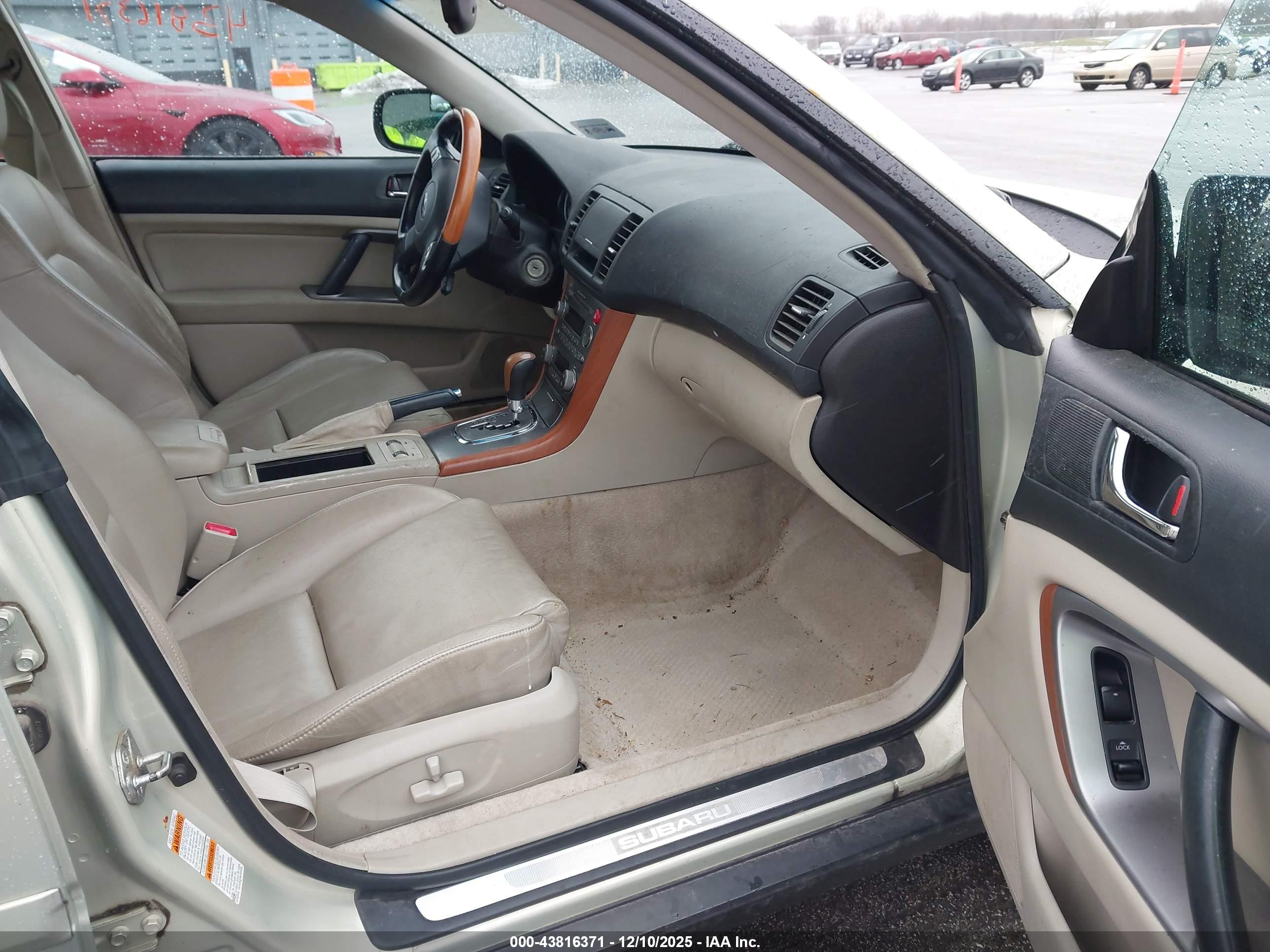 SUBARU OUTBACK image 5