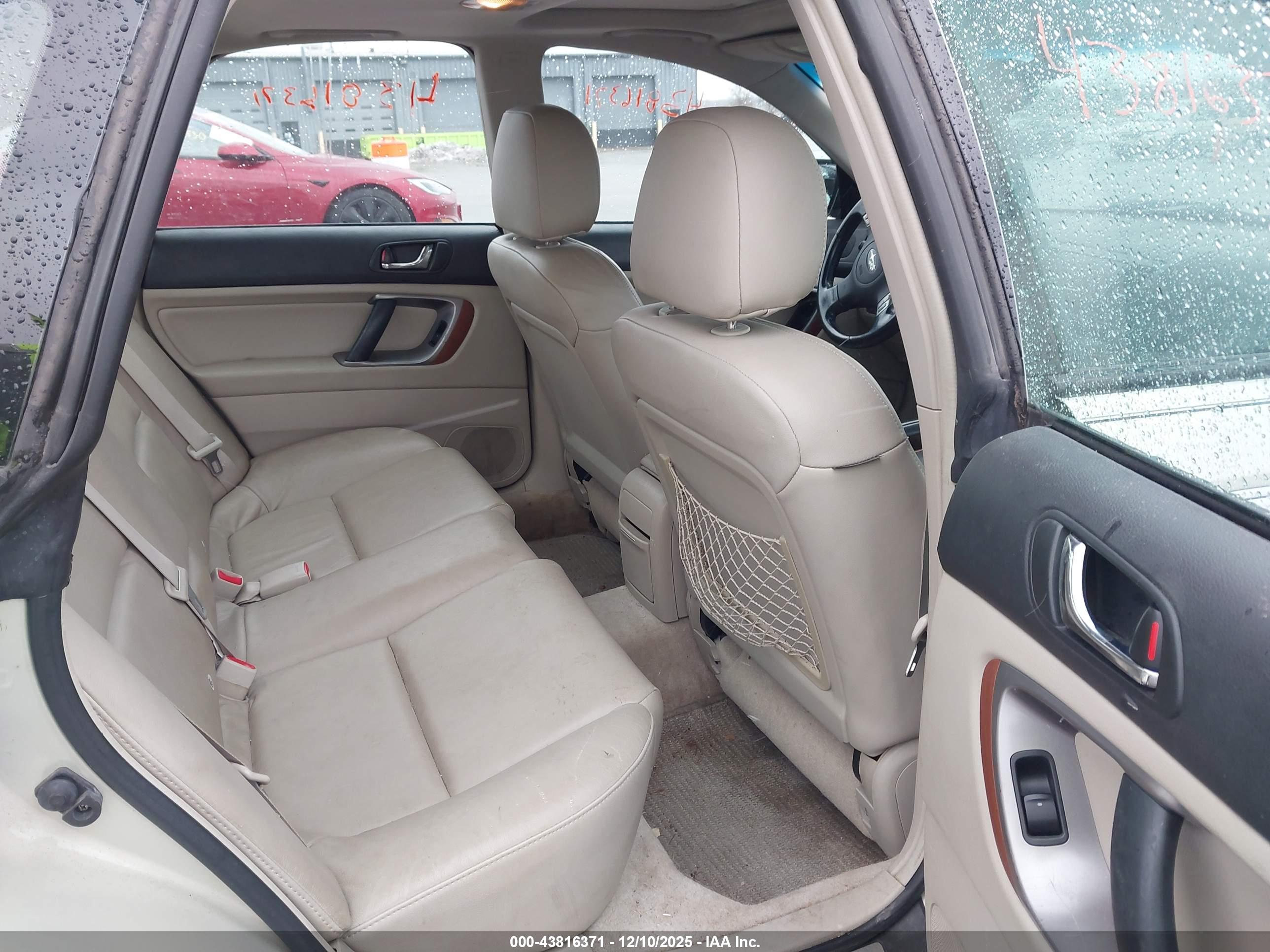 SUBARU OUTBACK image 8