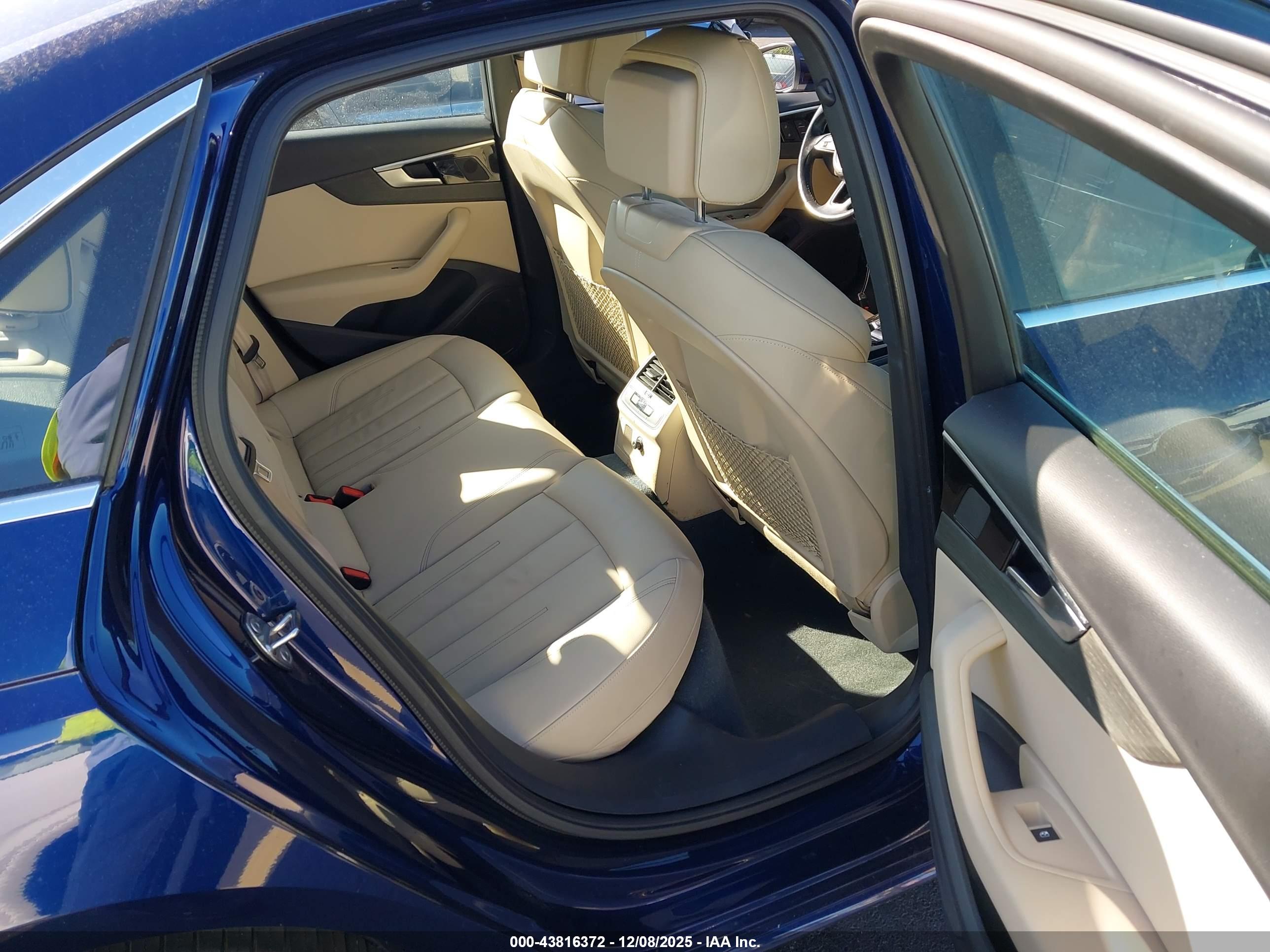 AUDI A4 image 8