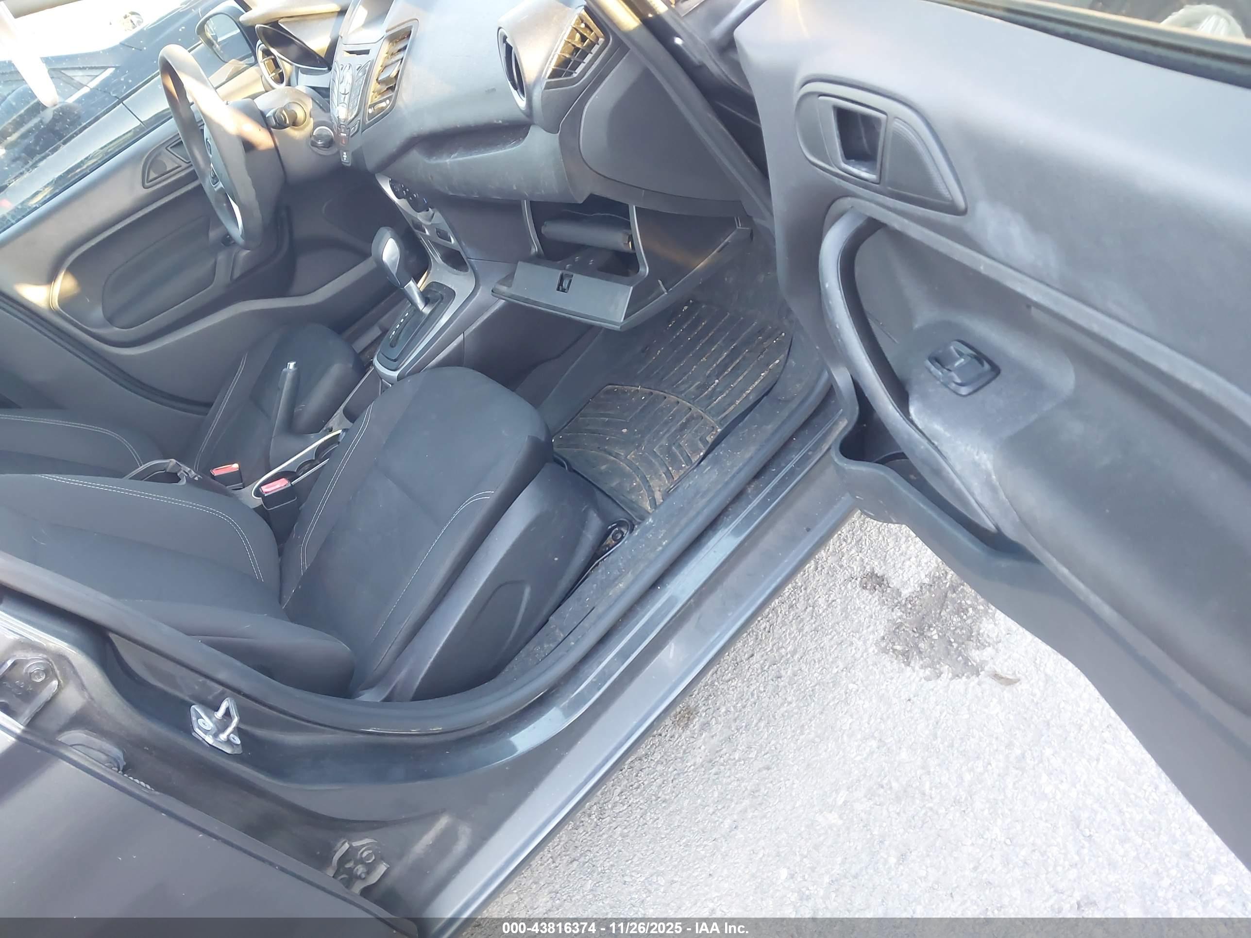 FORD FIESTA image 5