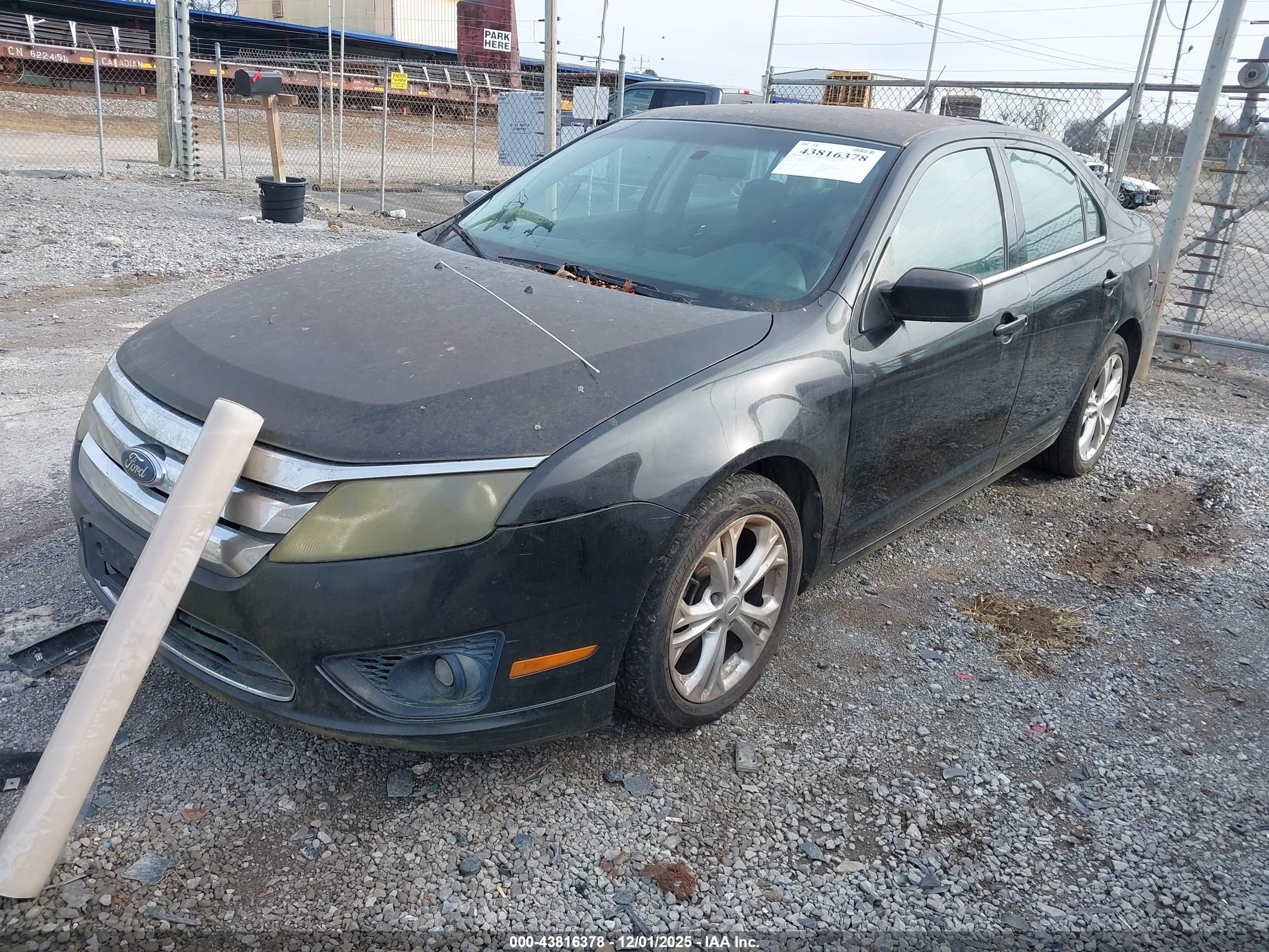 FORD FUSION image 2