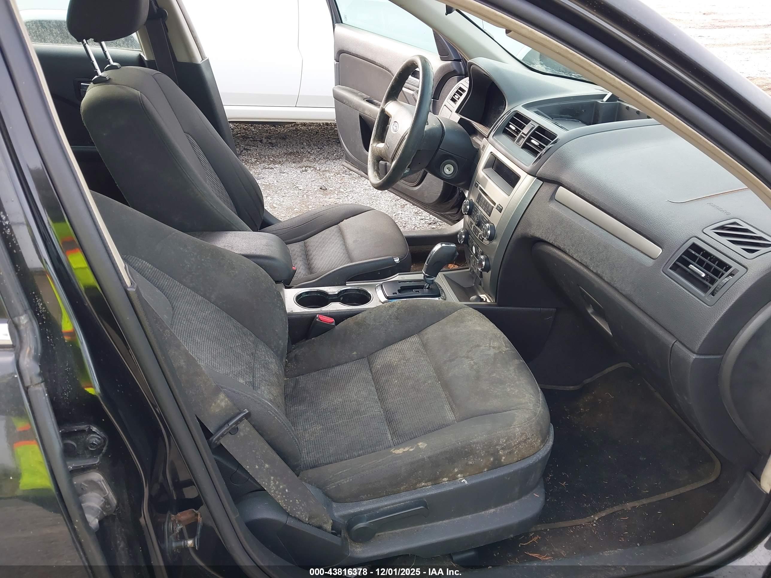 FORD FUSION image 5