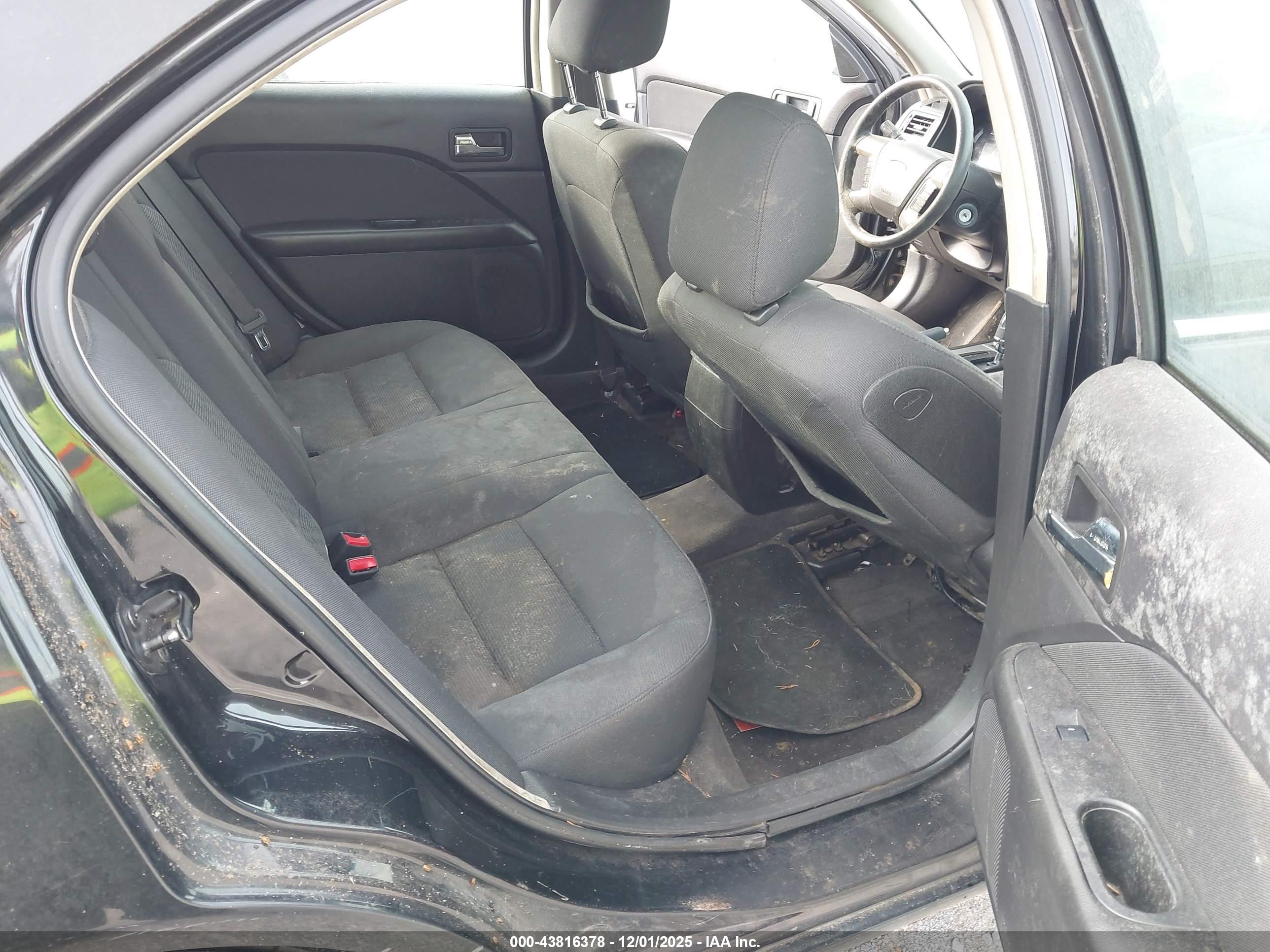 FORD FUSION image 8
