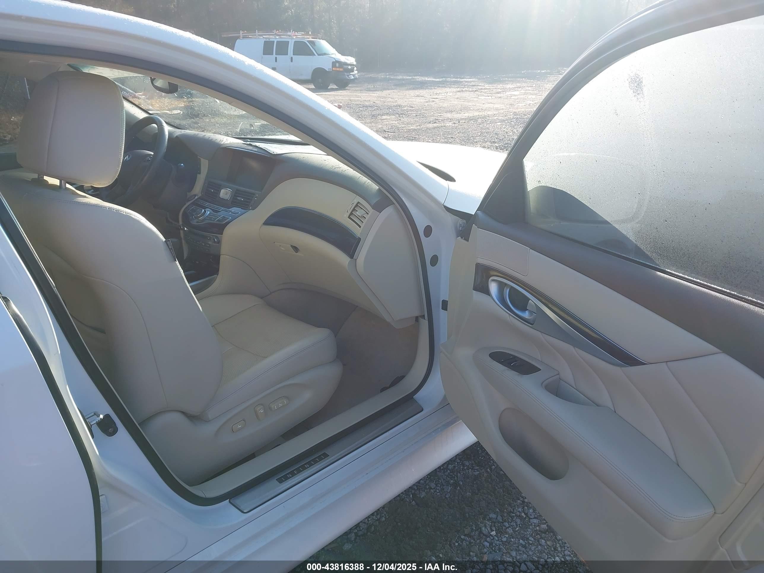 INFINITI M37X image 5