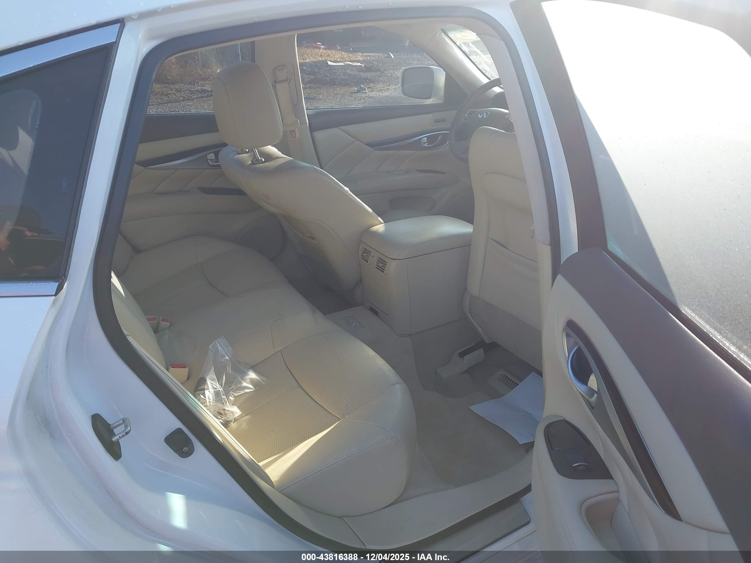 INFINITI M37X image 8