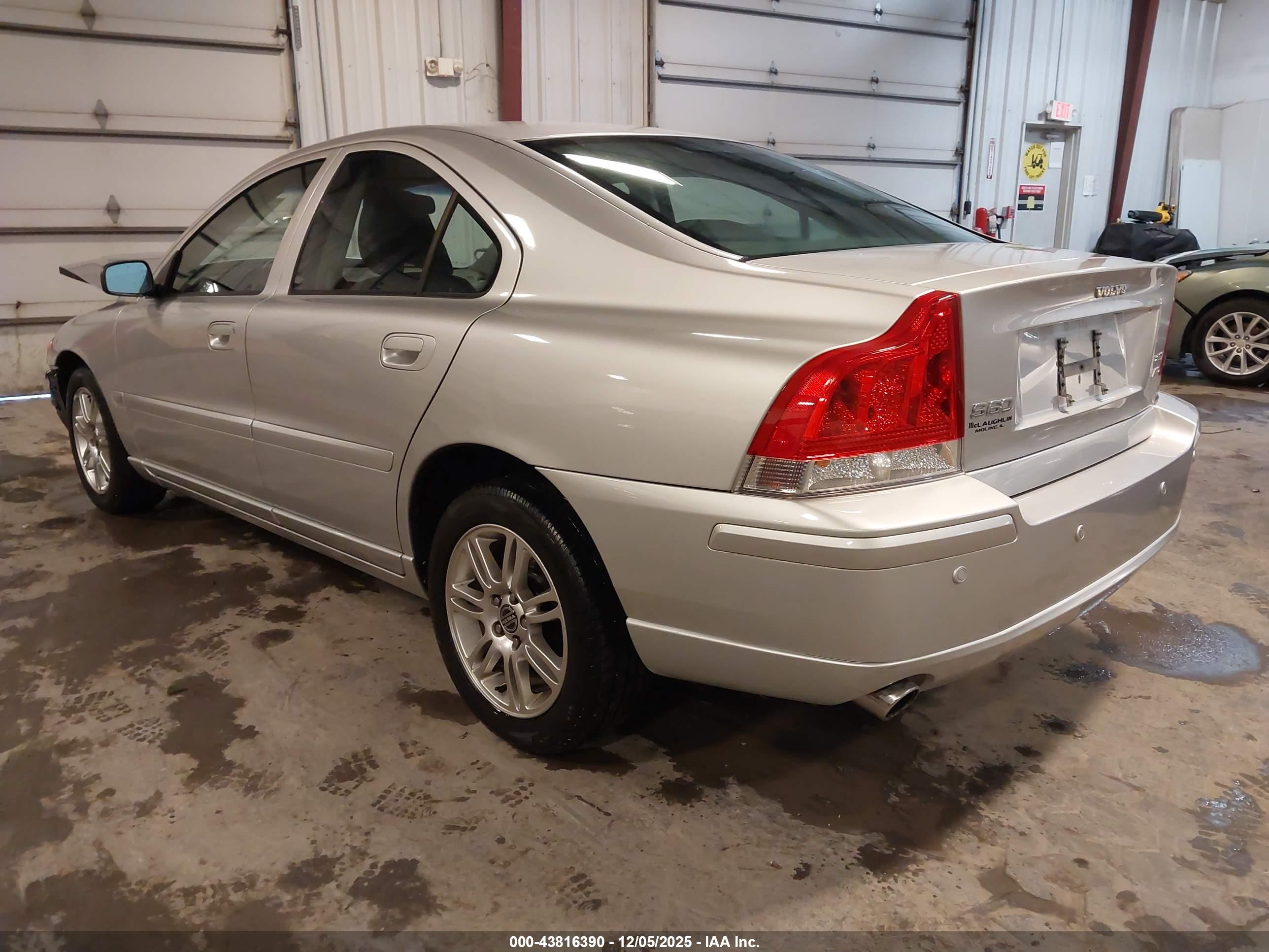 VOLVO S60 image 3