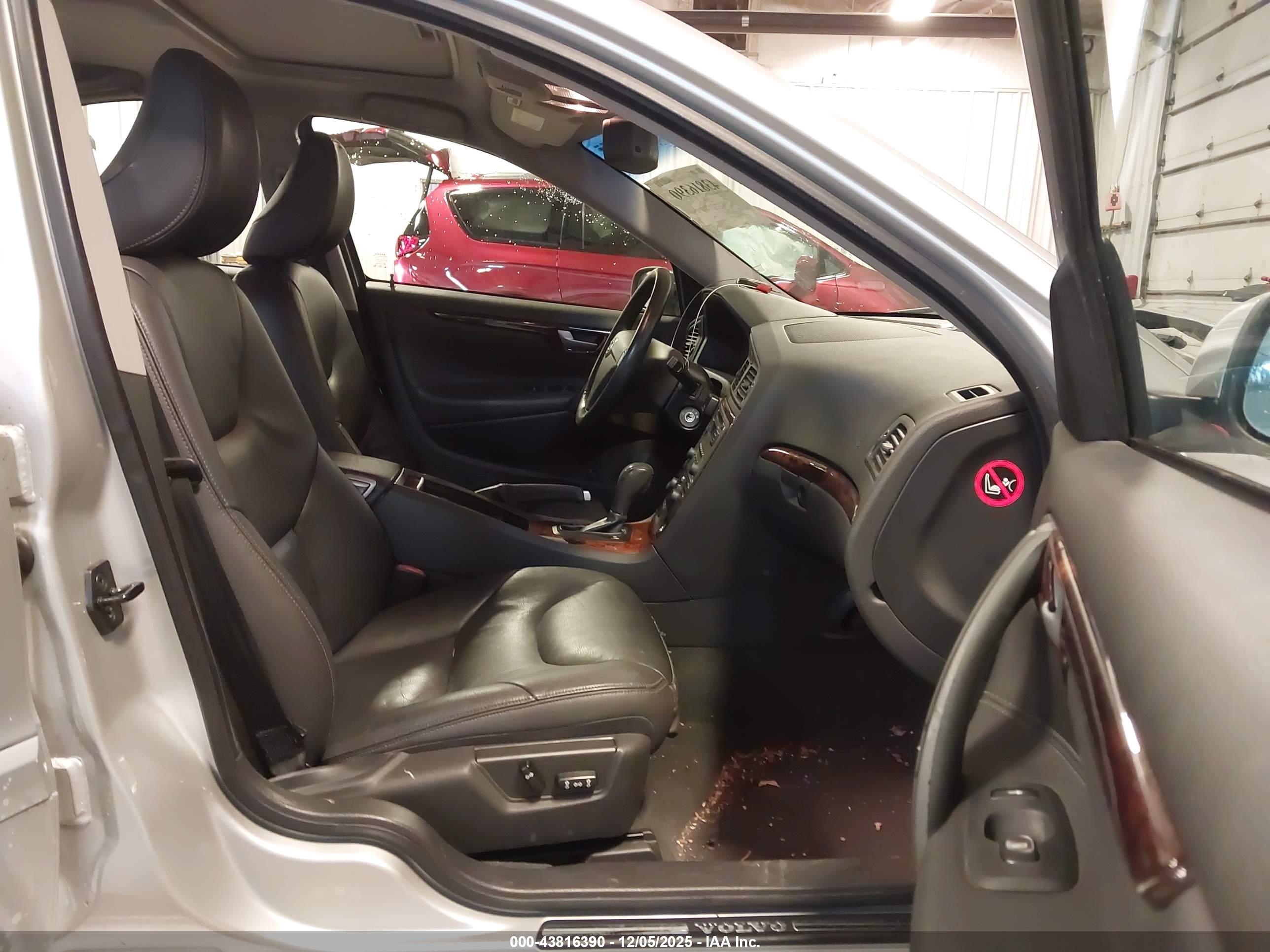 VOLVO S60 image 5