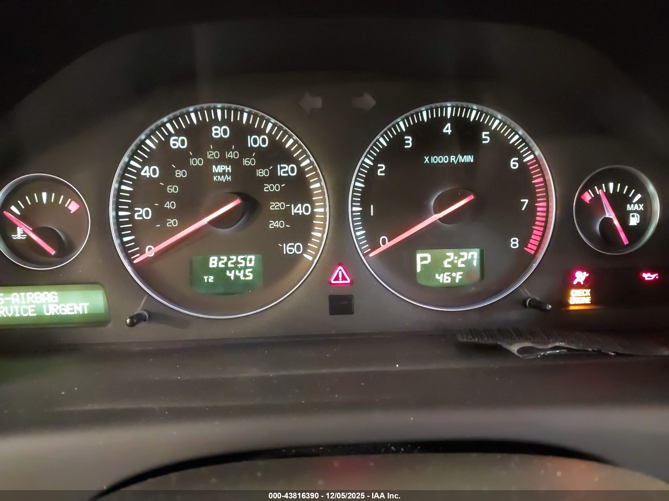 VOLVO S60 image 7