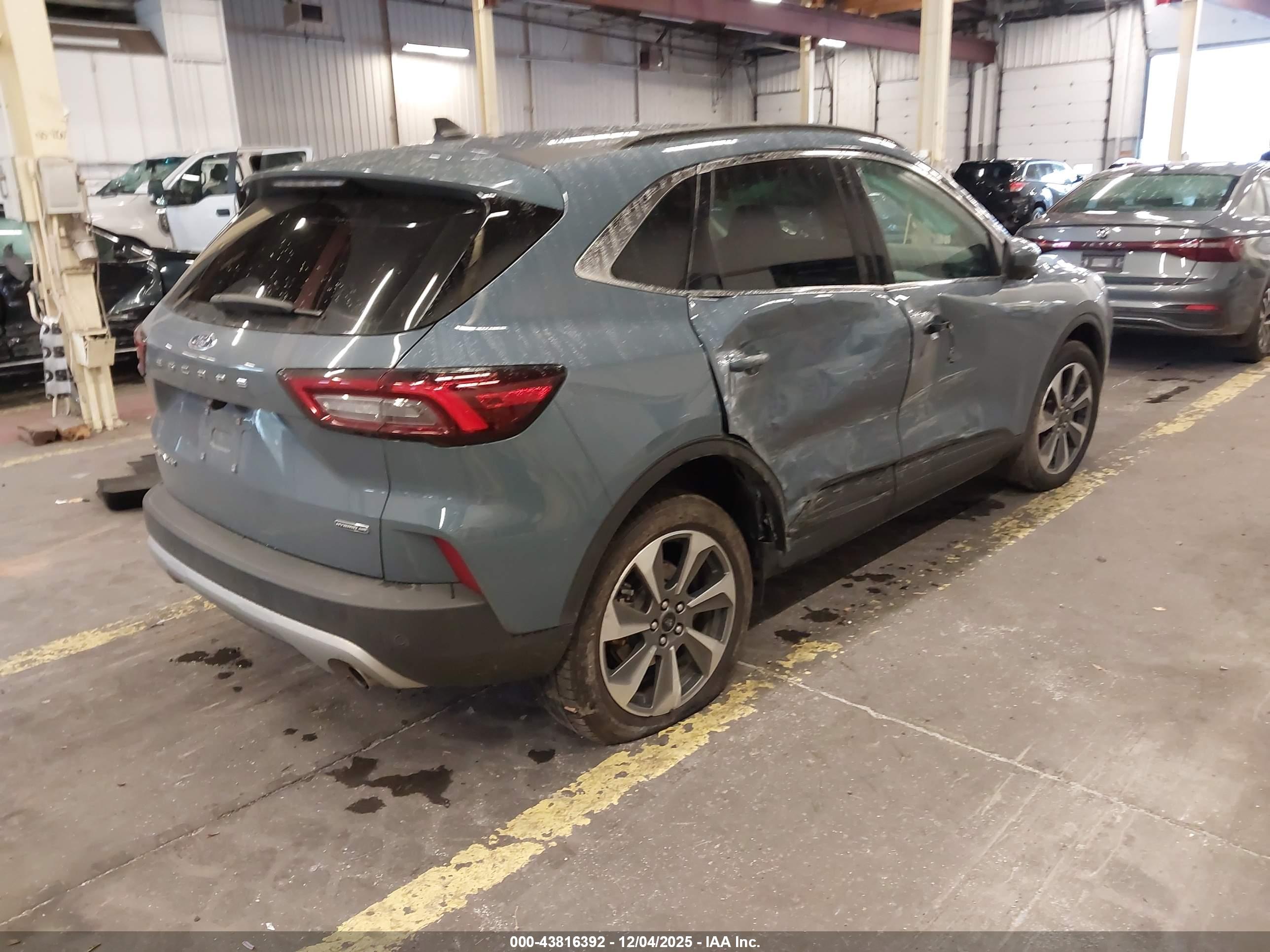 FORD ESCAPE image 4