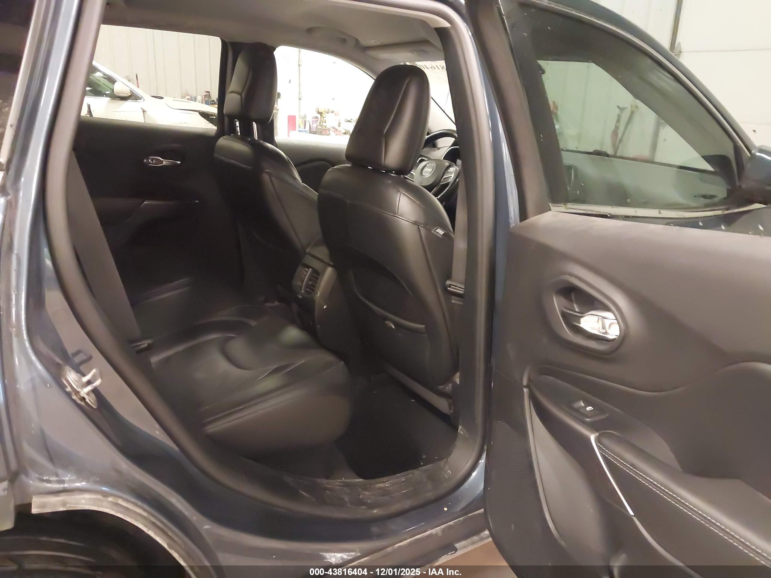 JEEP CHEROKEE image 8