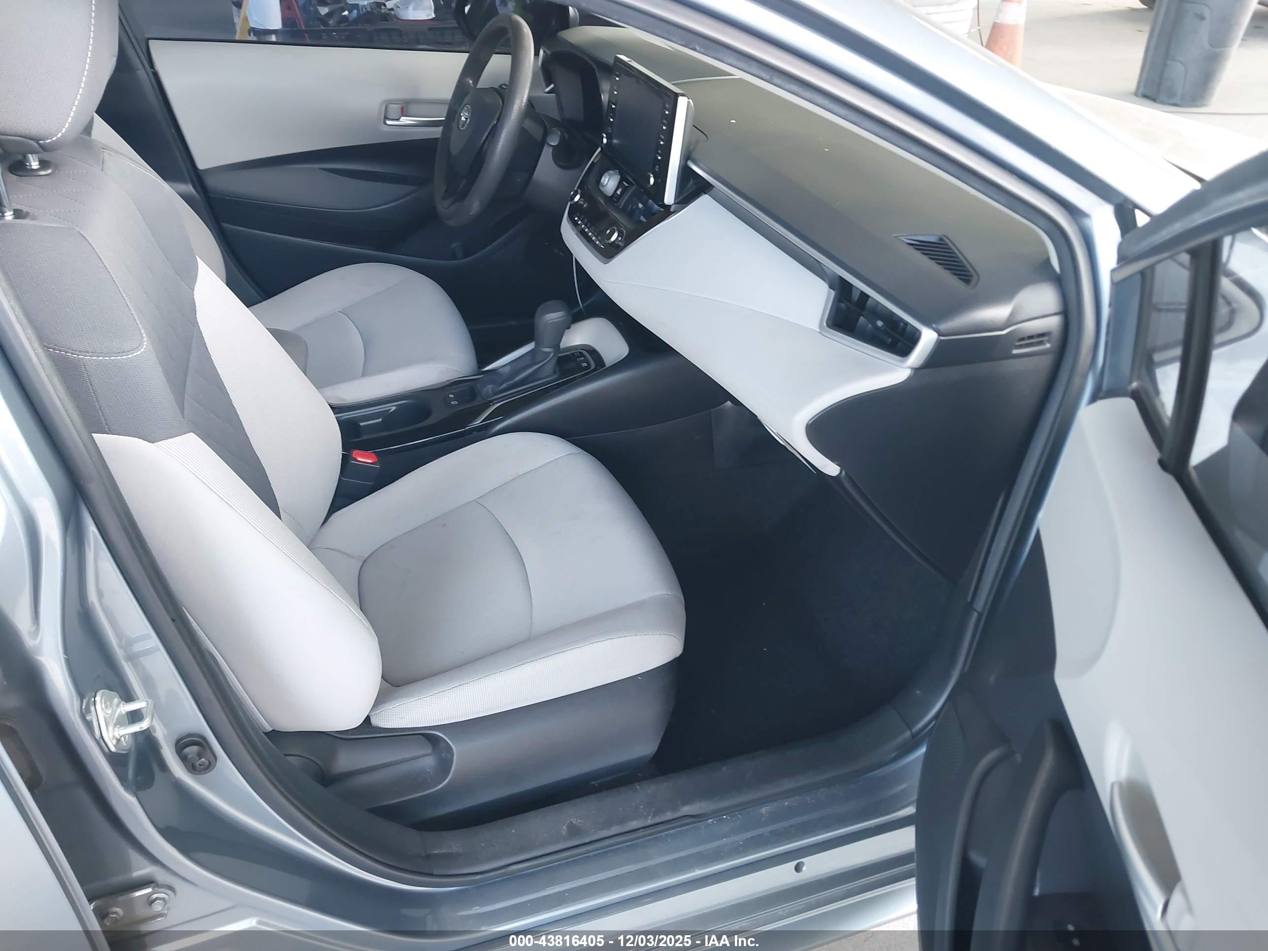 TOYOTA COROLLA image 5