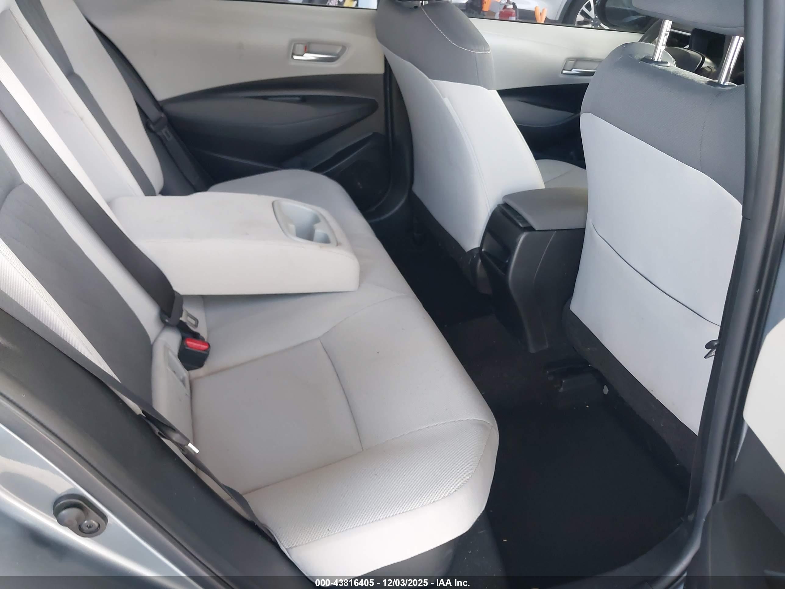 TOYOTA COROLLA image 8