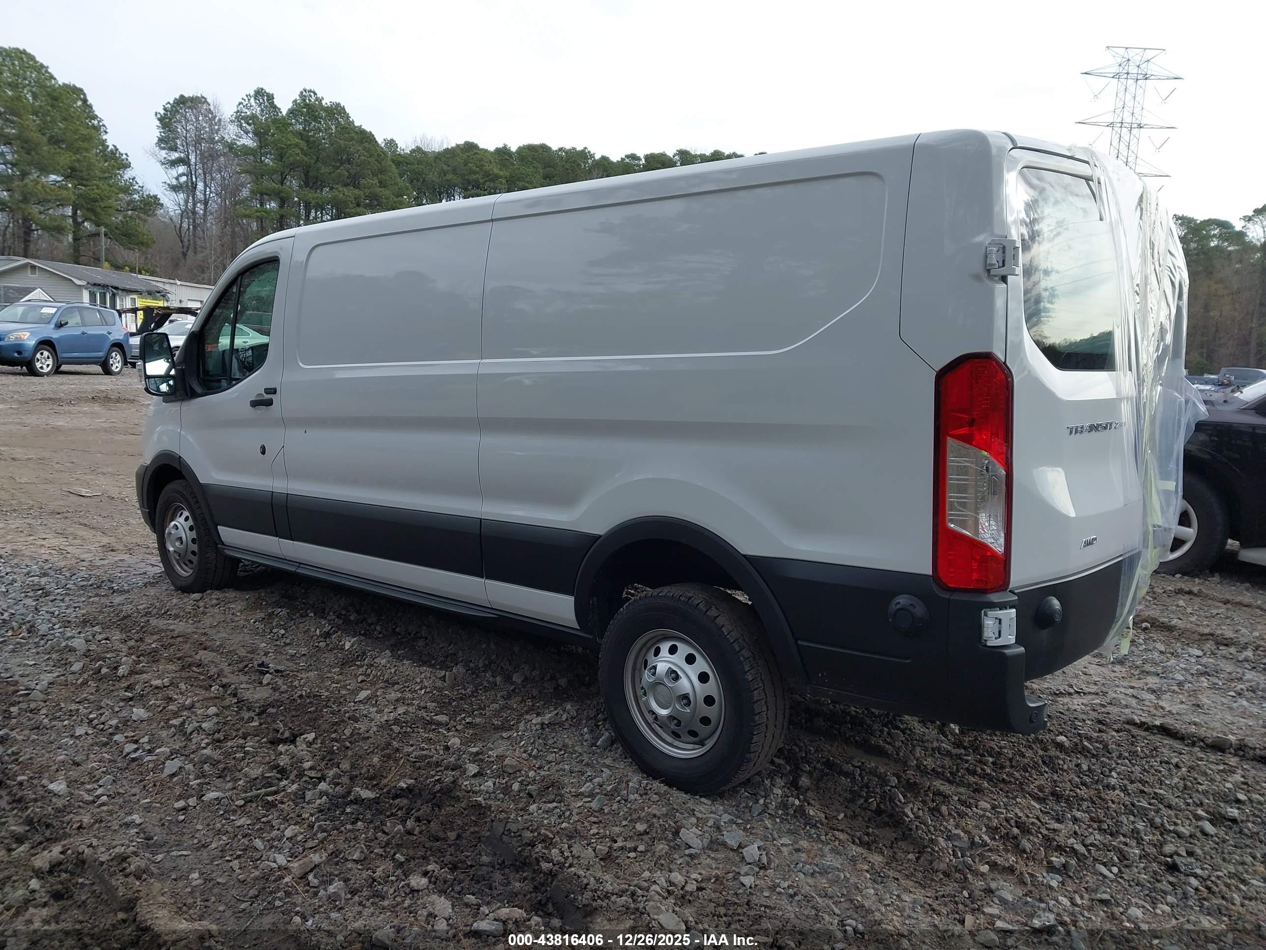 FORD TRANSIT-250 image 3