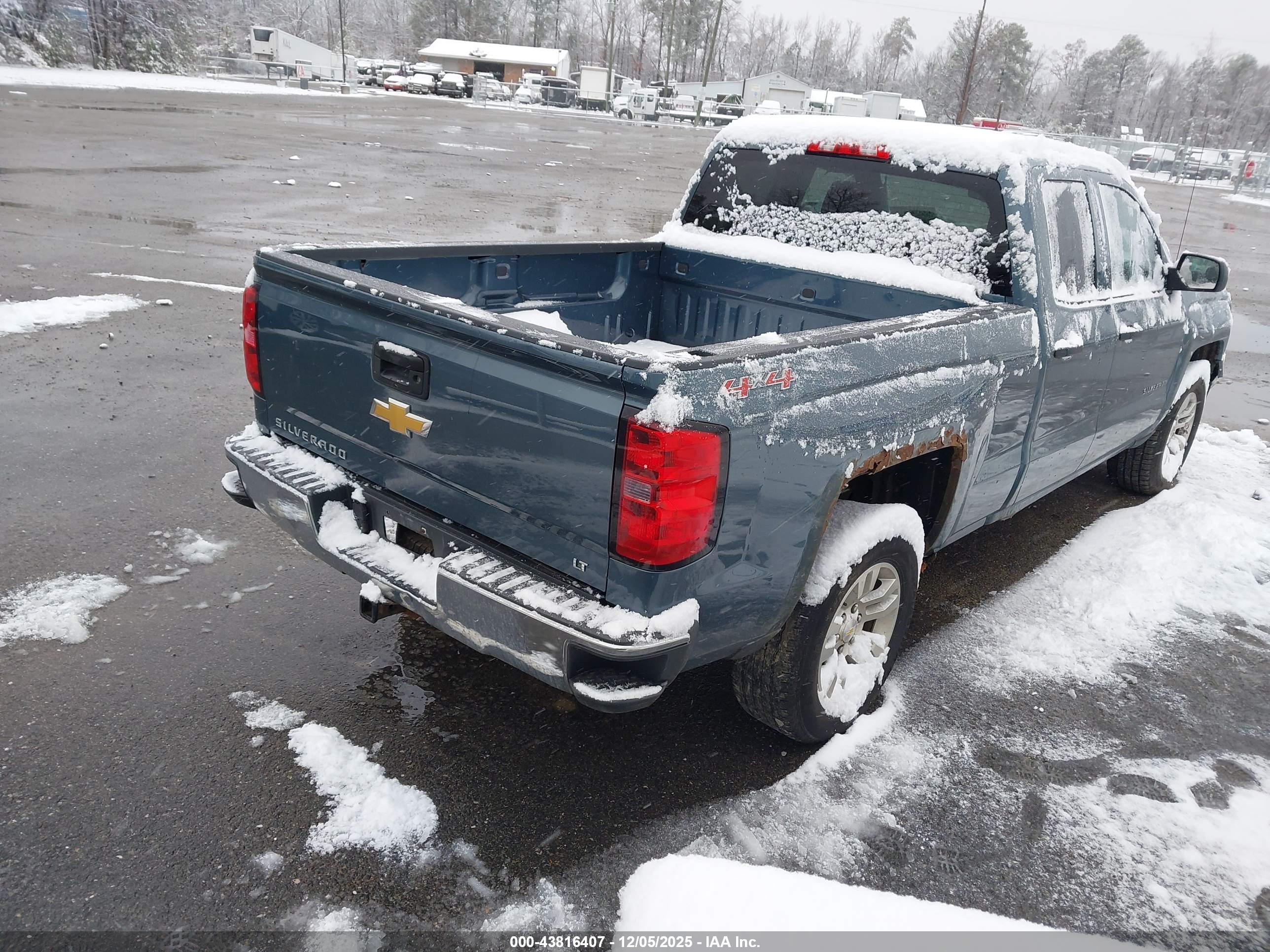 CHEVROLET SILVERADO image 4