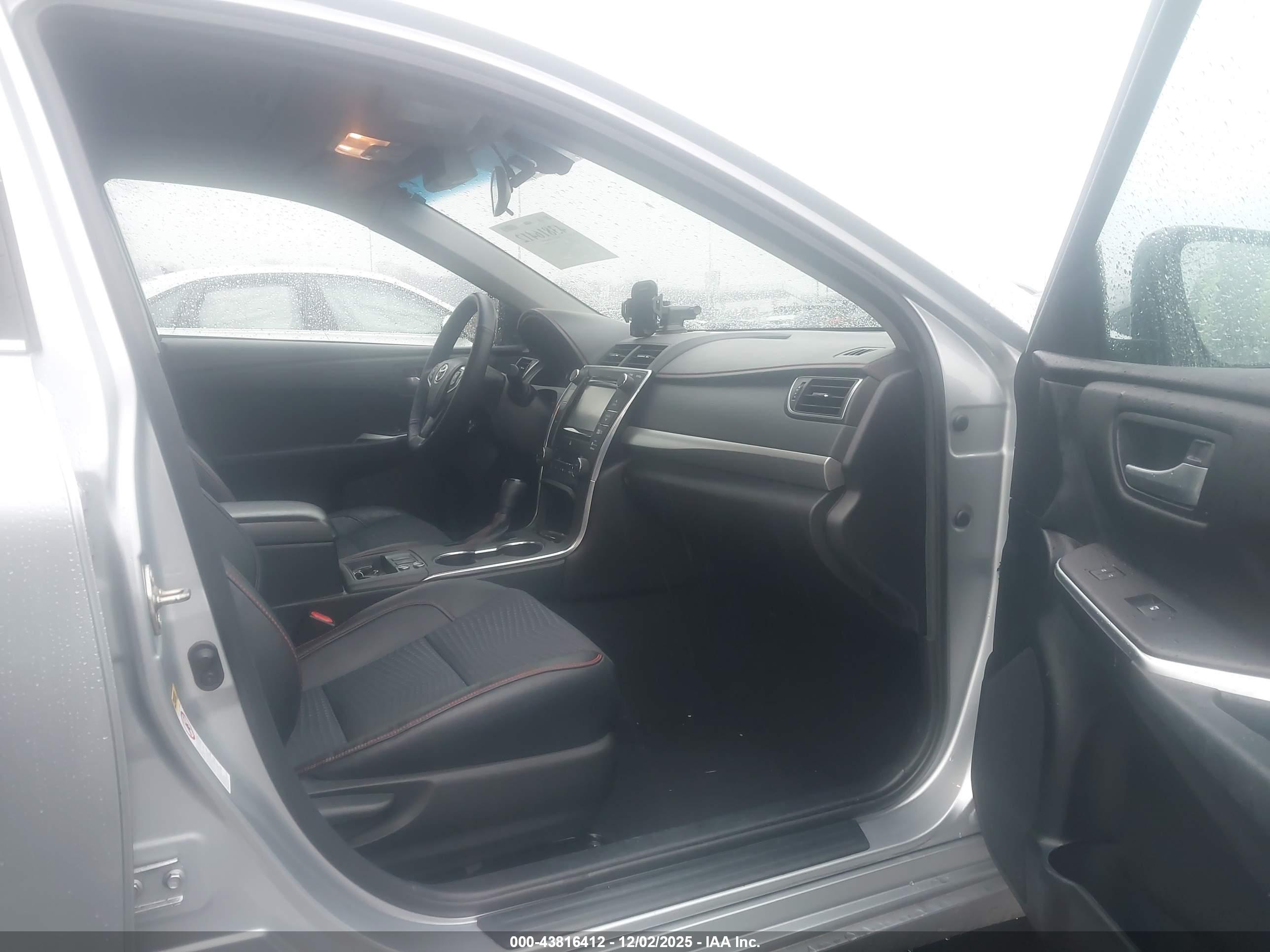 TOYOTA CAMRY image 5