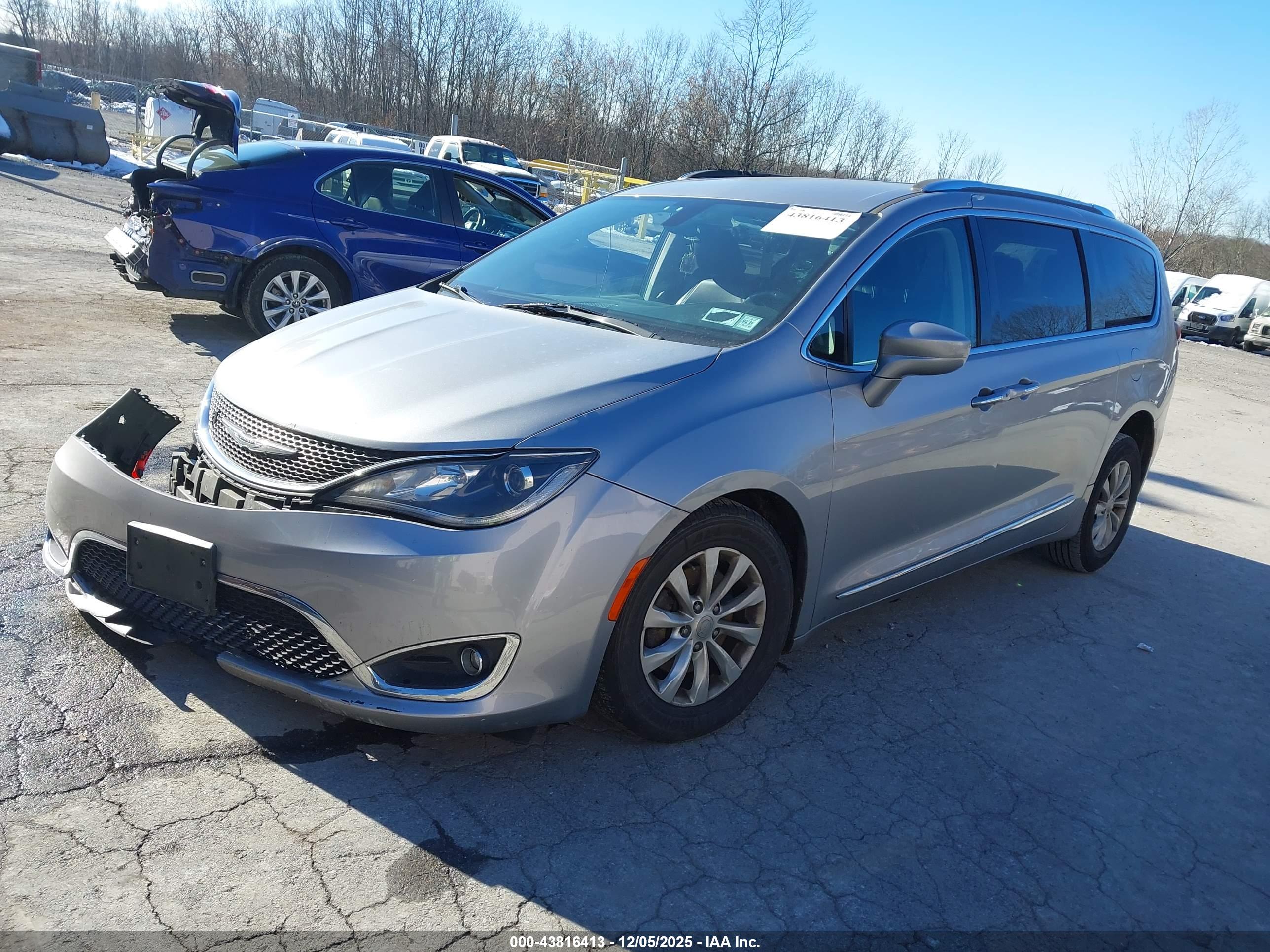 CHRYSLER PACIFICA image 2