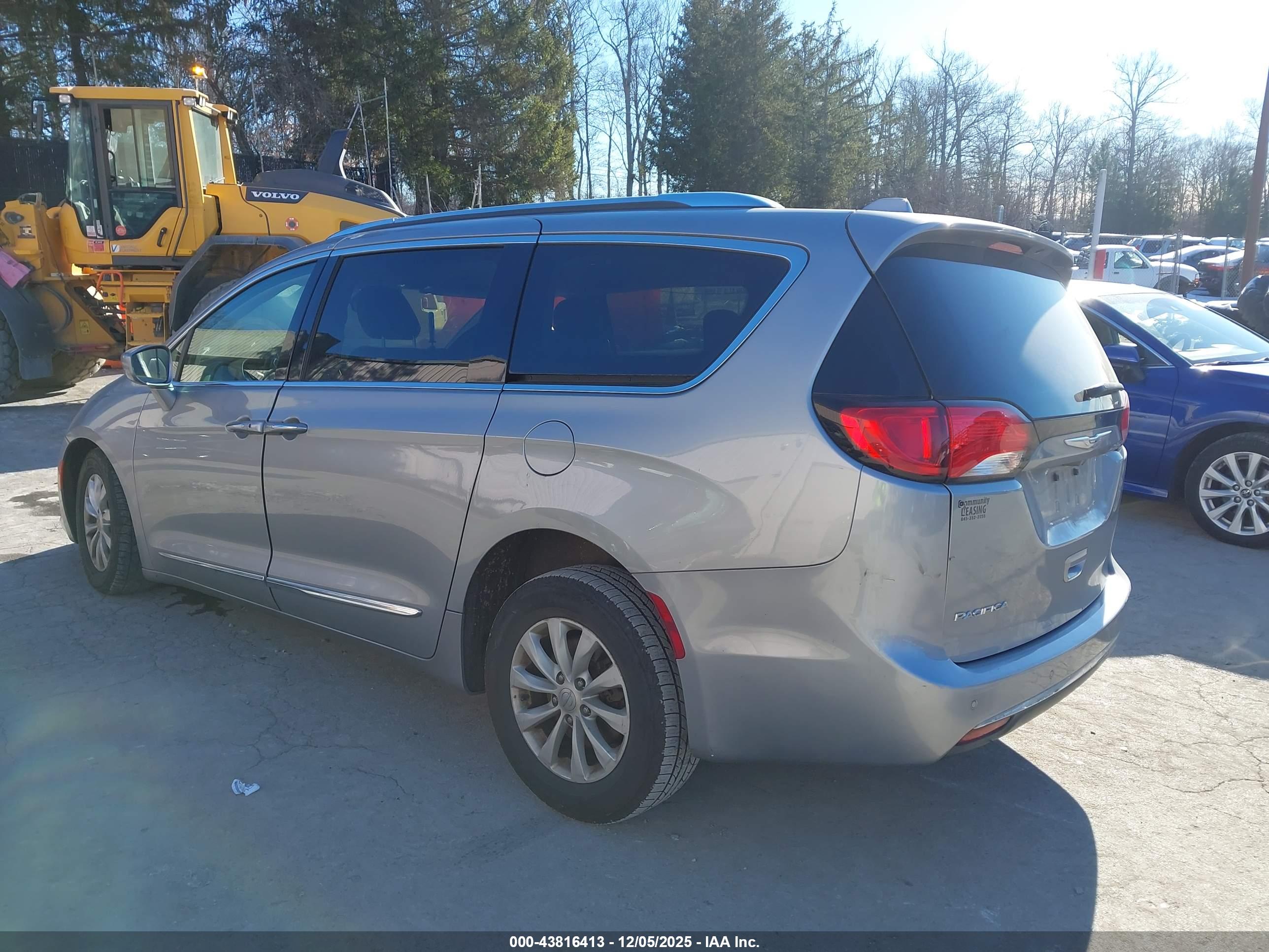 CHRYSLER PACIFICA image 3