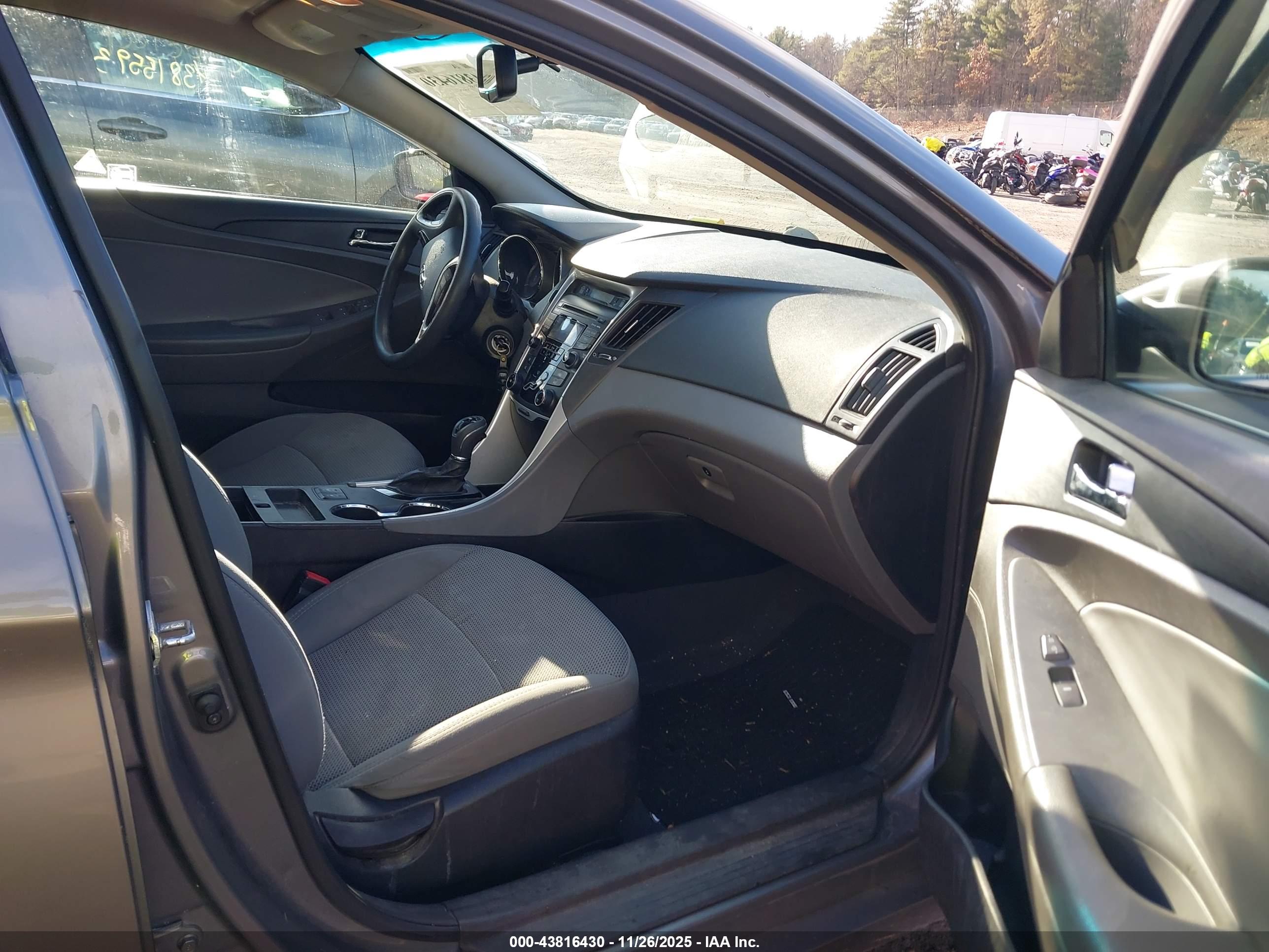 HYUNDAI SONATA image 5