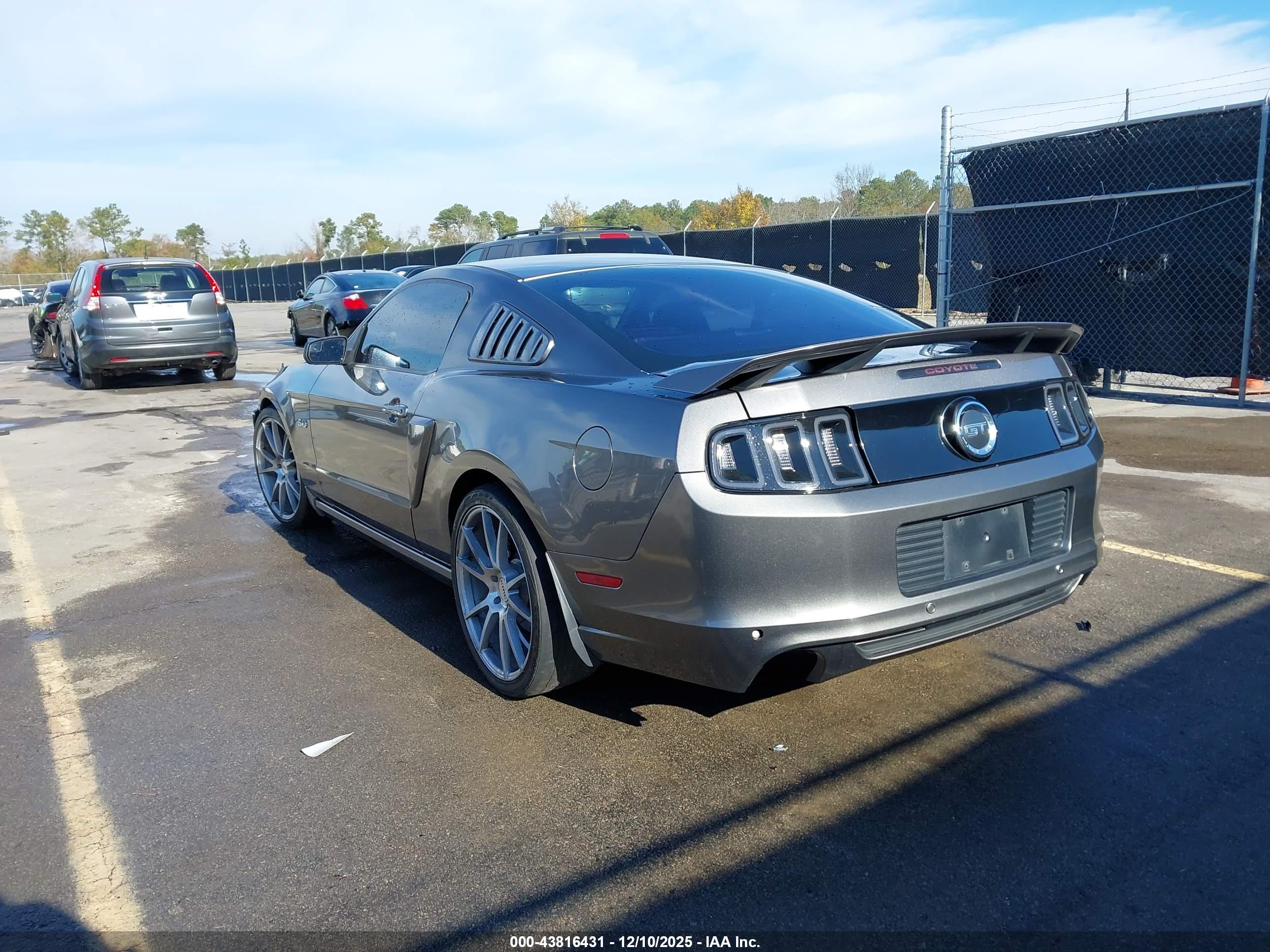 FORD MUSTANG image 3