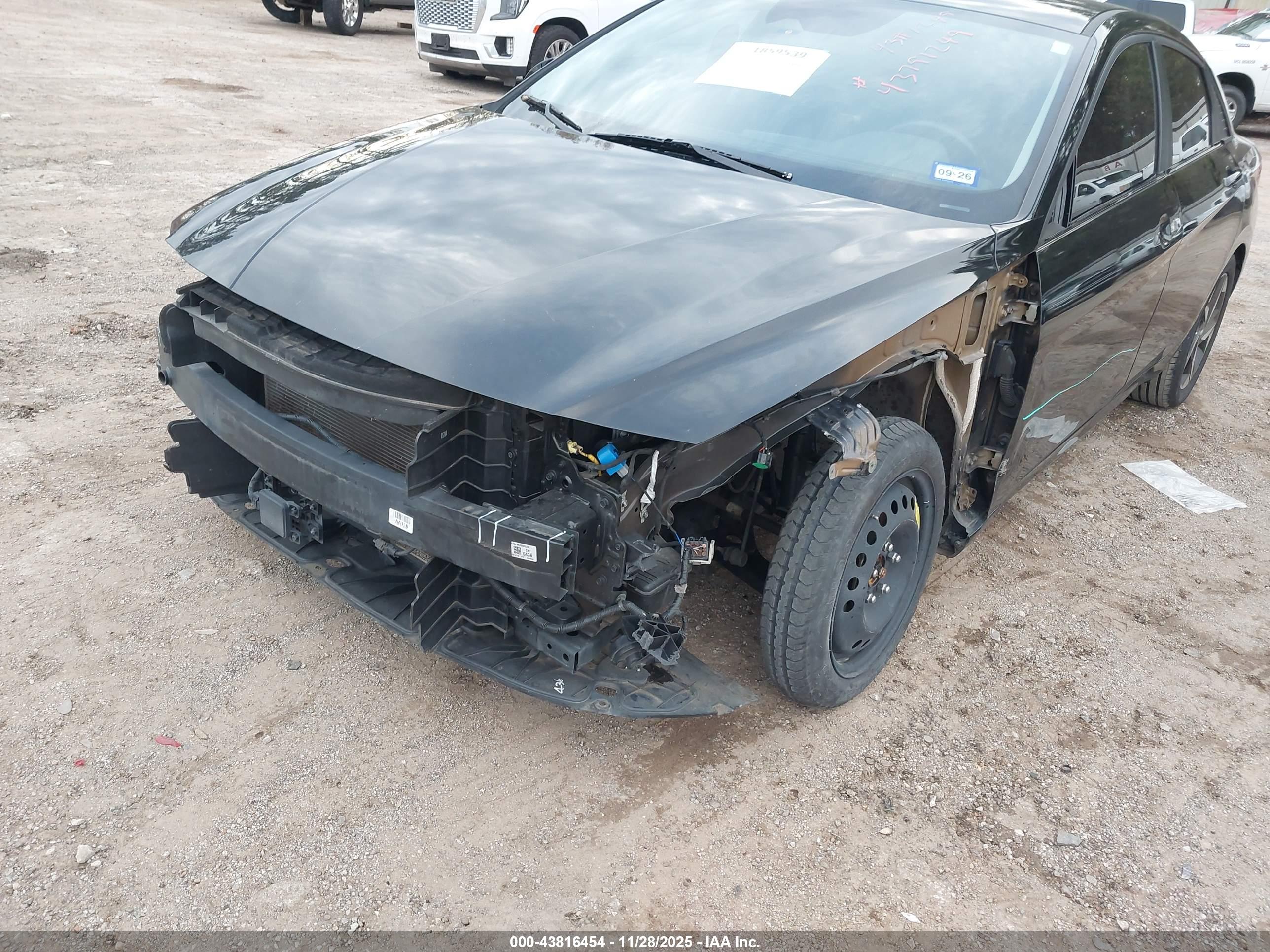 HYUNDAI ELANTRA image 6