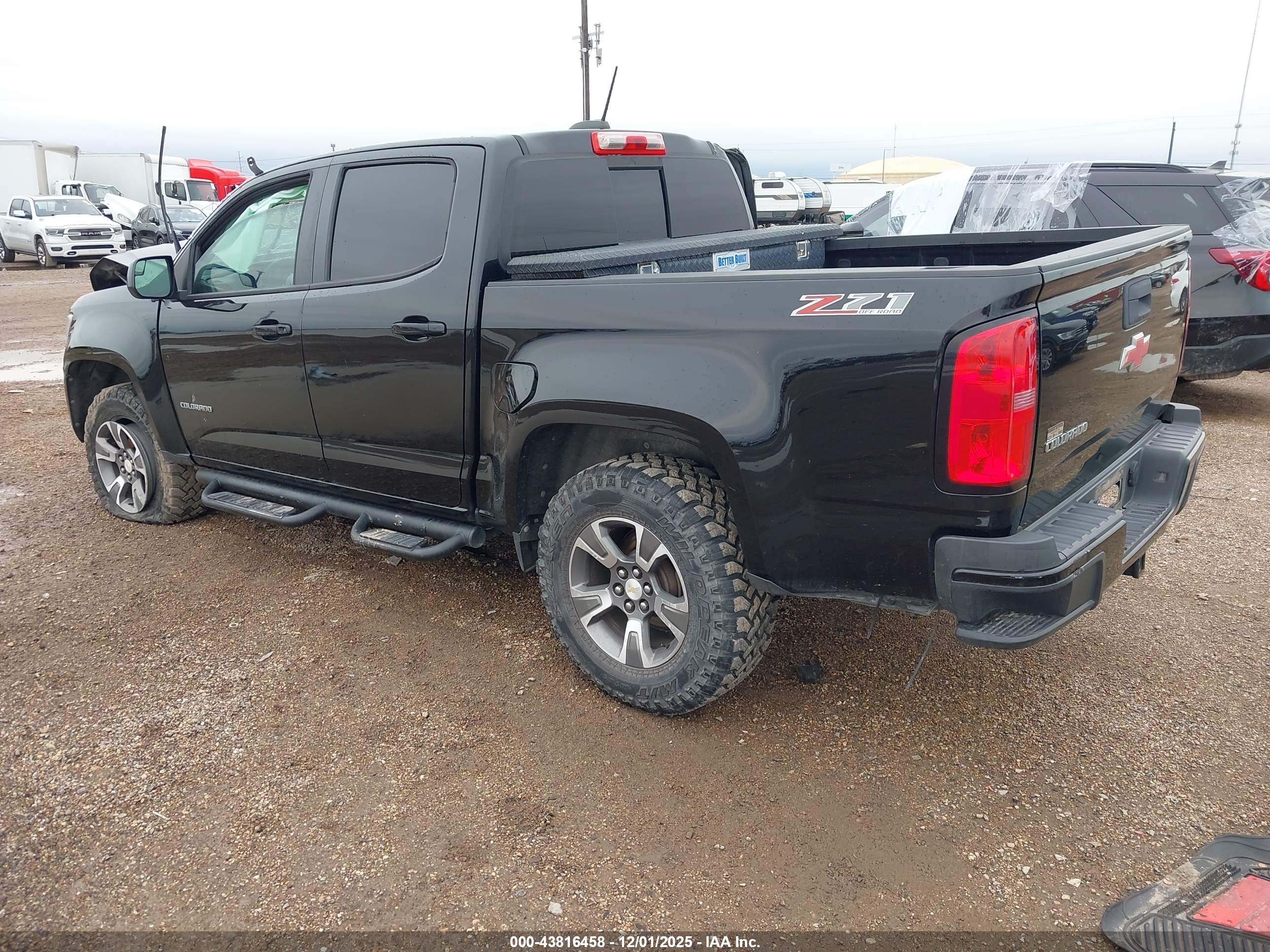 CHEVROLET COLORADO image 3