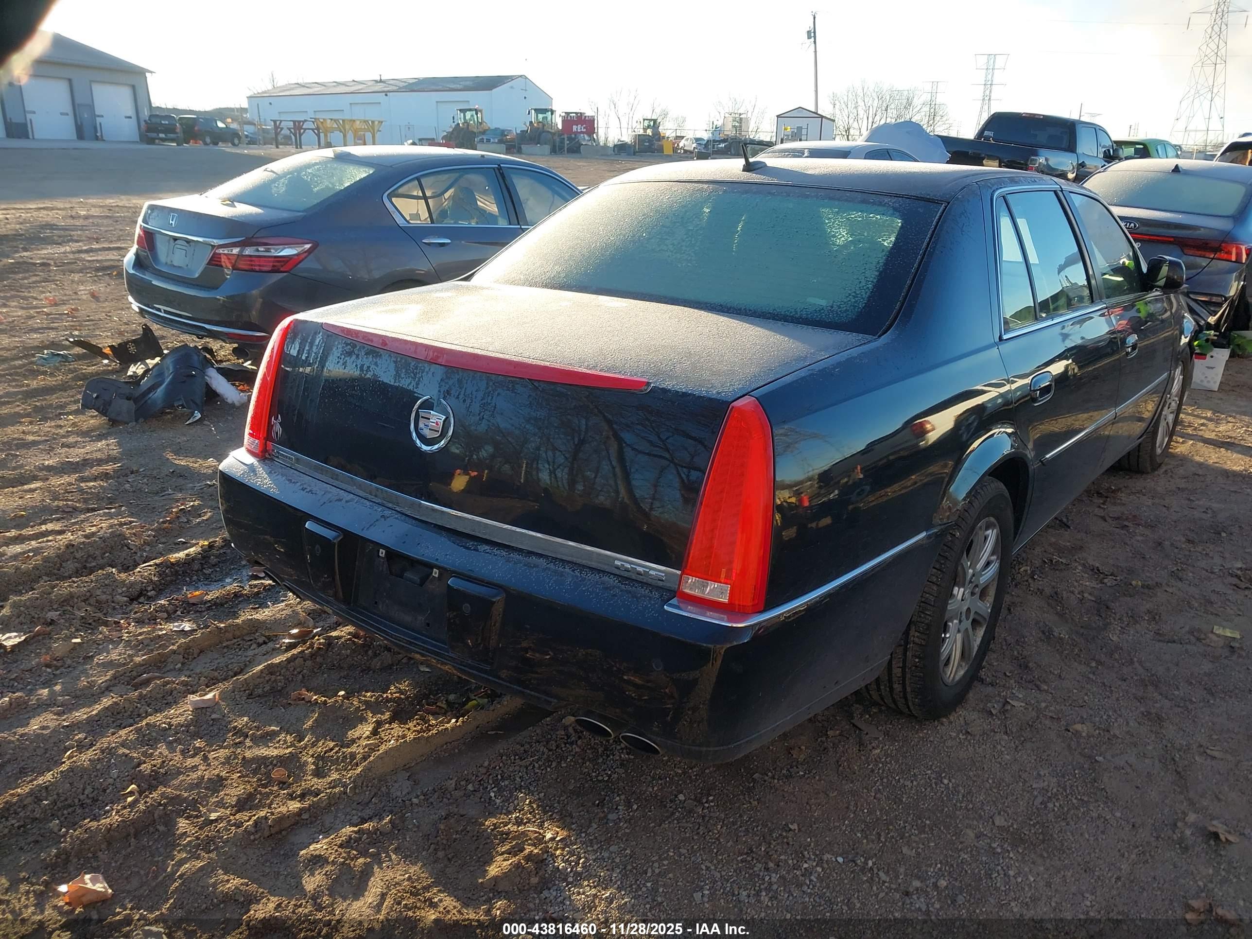 CADILLAC DTS image 4