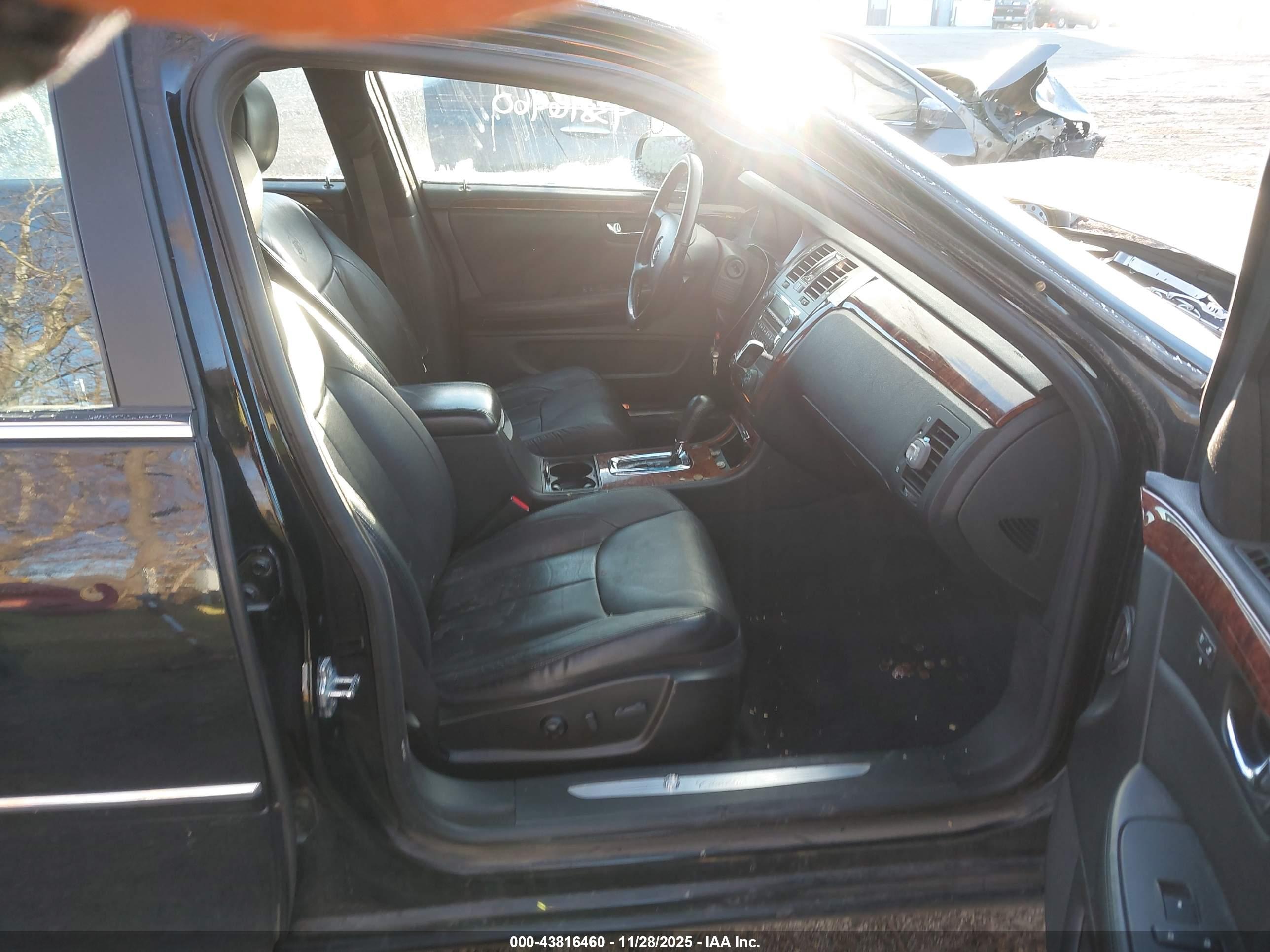 CADILLAC DTS image 5