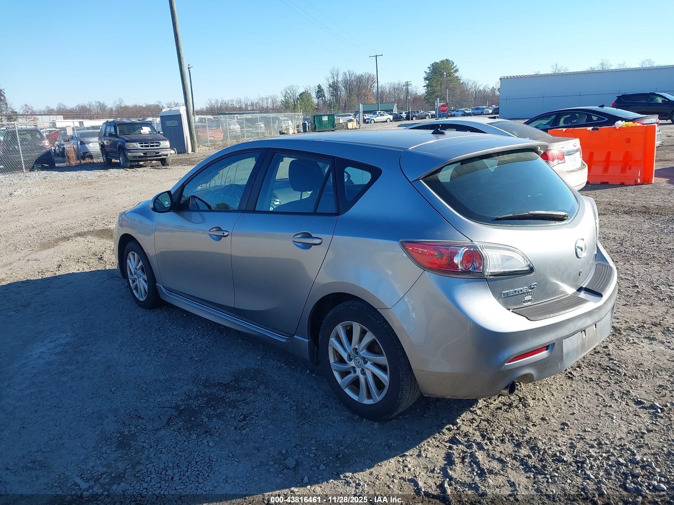 MAZDA MAZDA3 image 3