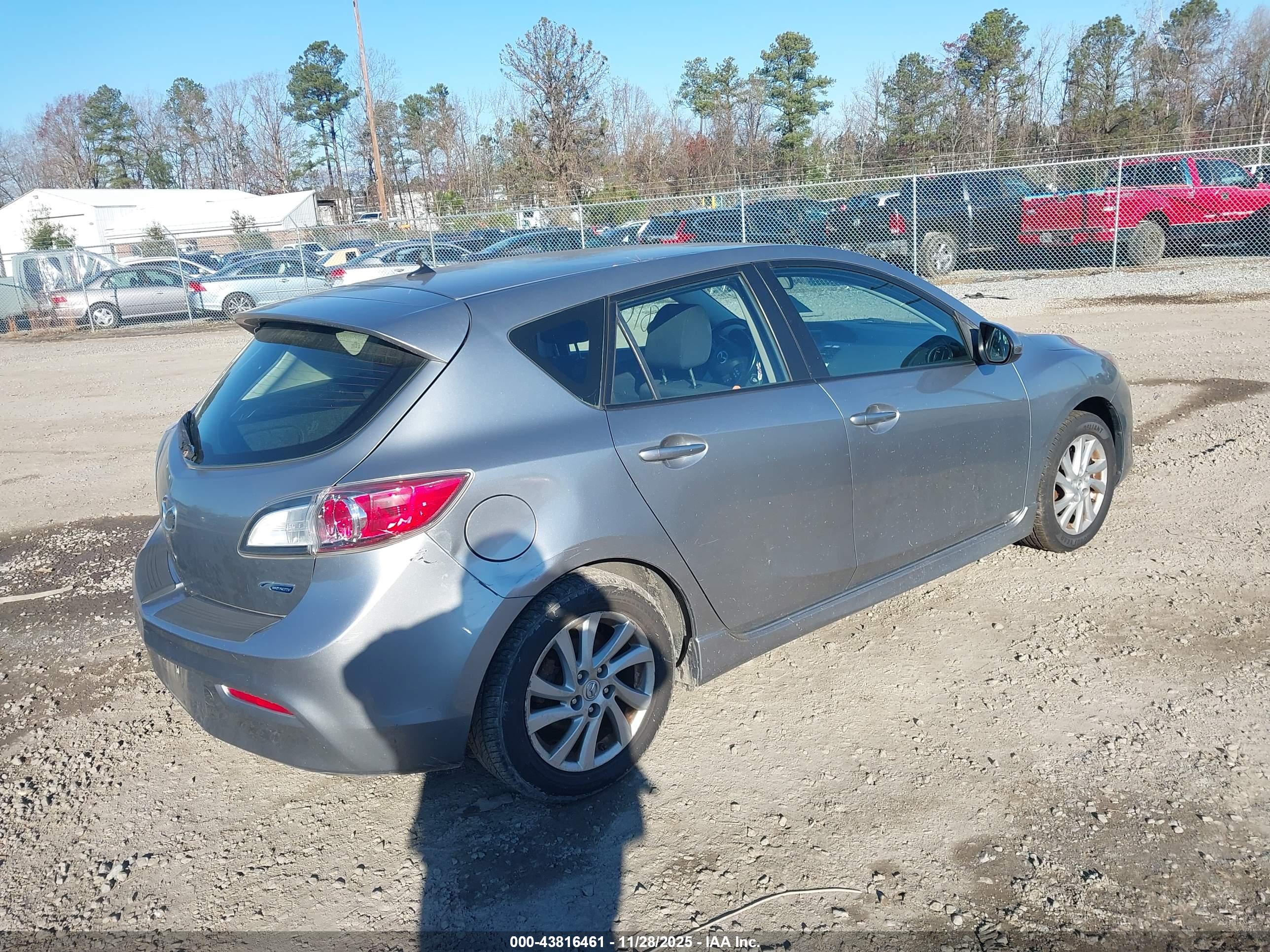 MAZDA MAZDA3 image 4