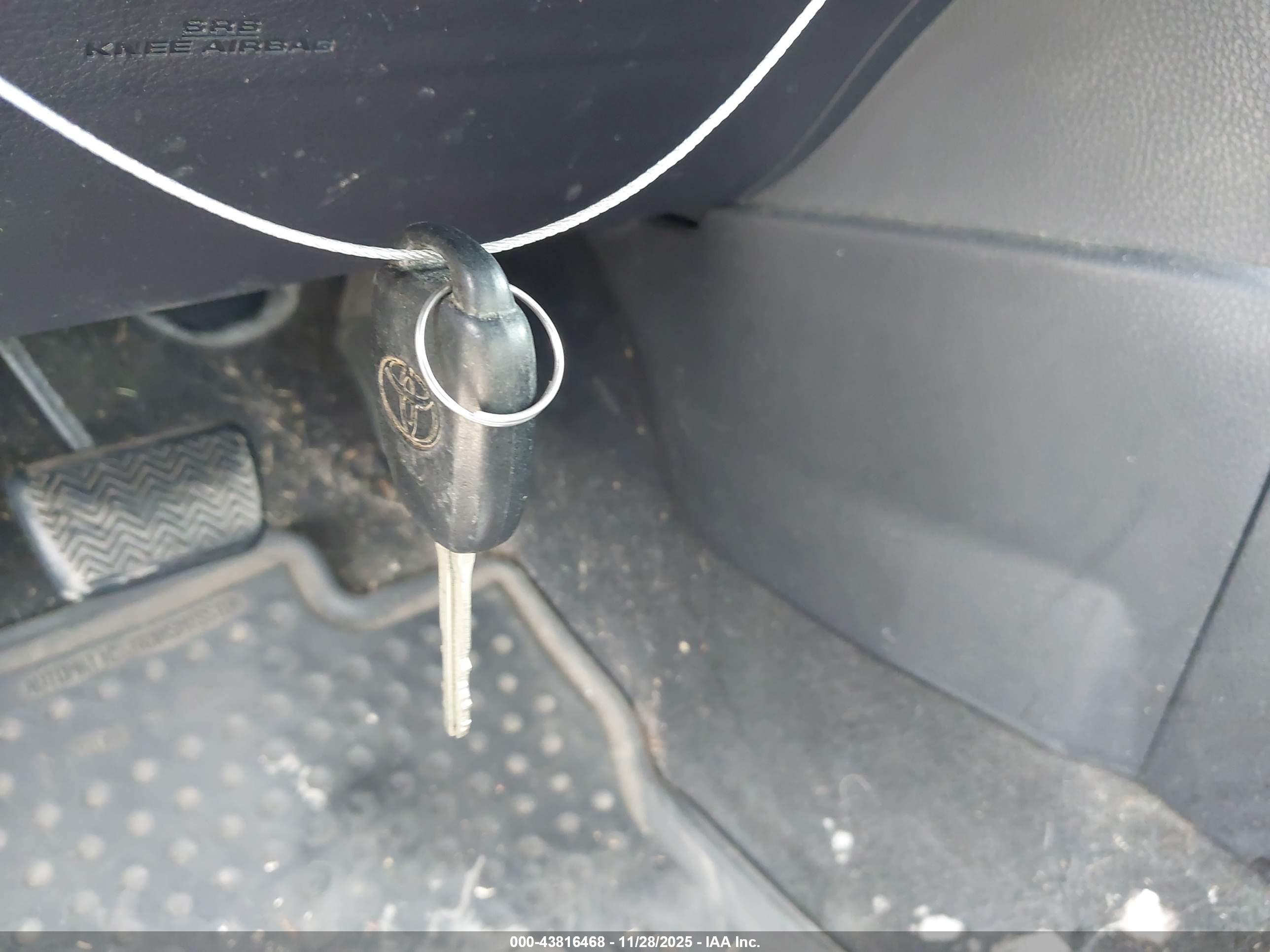 TOYOTA COROLLA image 11